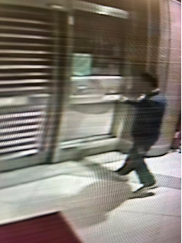 七十六歲男子廖炎坤身高約一點七米，體重約六十三公斤，瘦身材，長面型，黃皮膚及蓄短黑髮。他最後露面時身穿黑色外套、黑色長褲和白色波鞋。