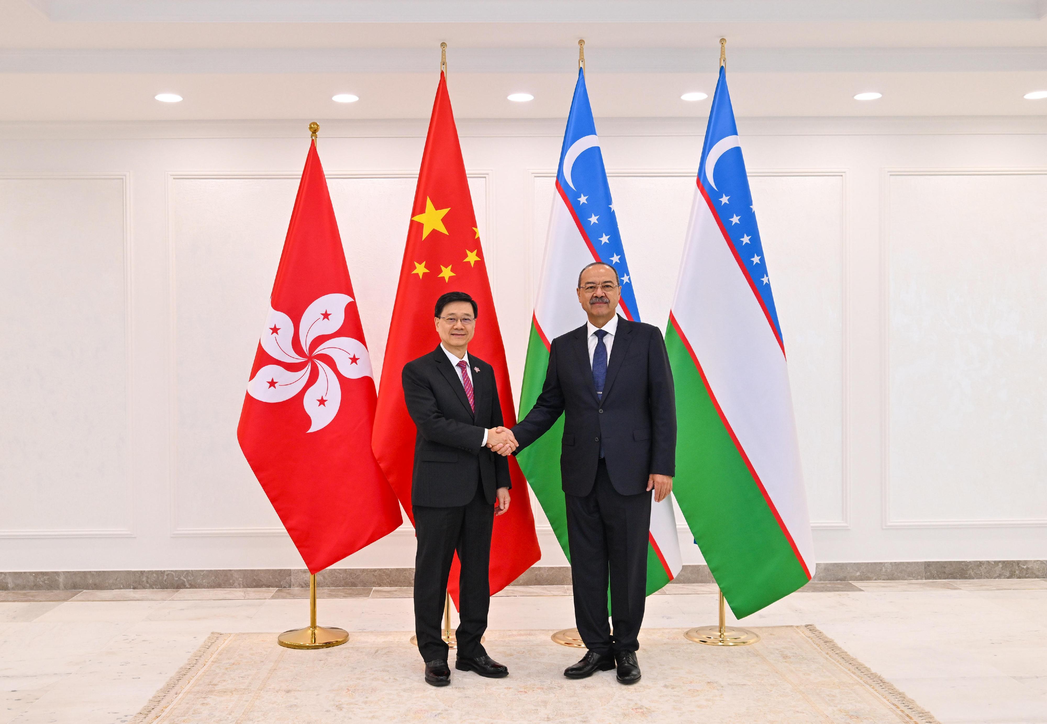 The Chief Executive, Mr John Lee (left), meets with the Prime Minister of Uzbekistan, Mr Abdulla Nigmatovich Aripov (right), in Tashkent, Uzbekistan, today (June 4).