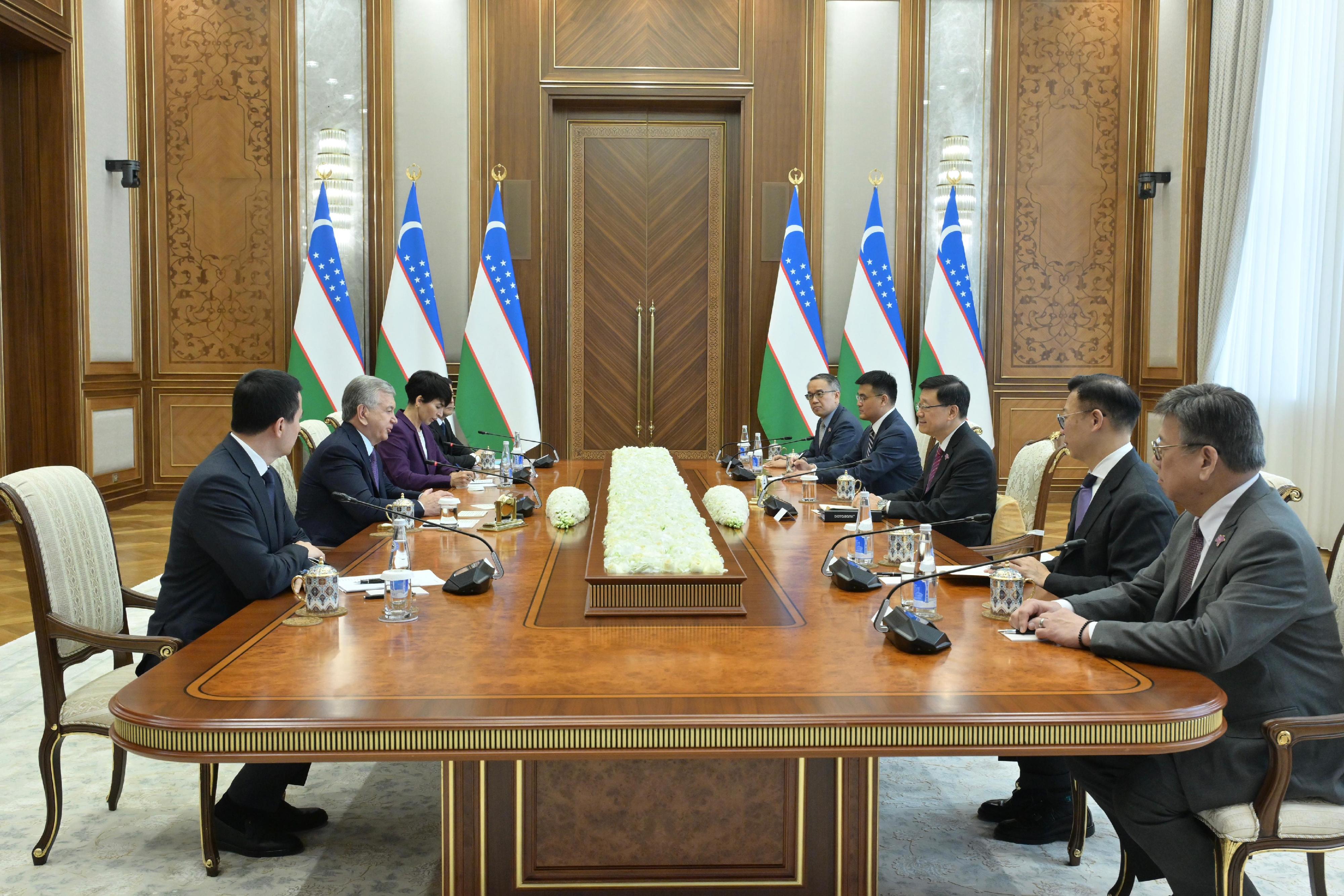 The Chief Executive, Mr John Lee (third right), meets with the President of Uzbekistan, Mr Shavkat Miromonovich Mirziyoyev (second left), in Tashkent, Uzbekistan, today (June 4).