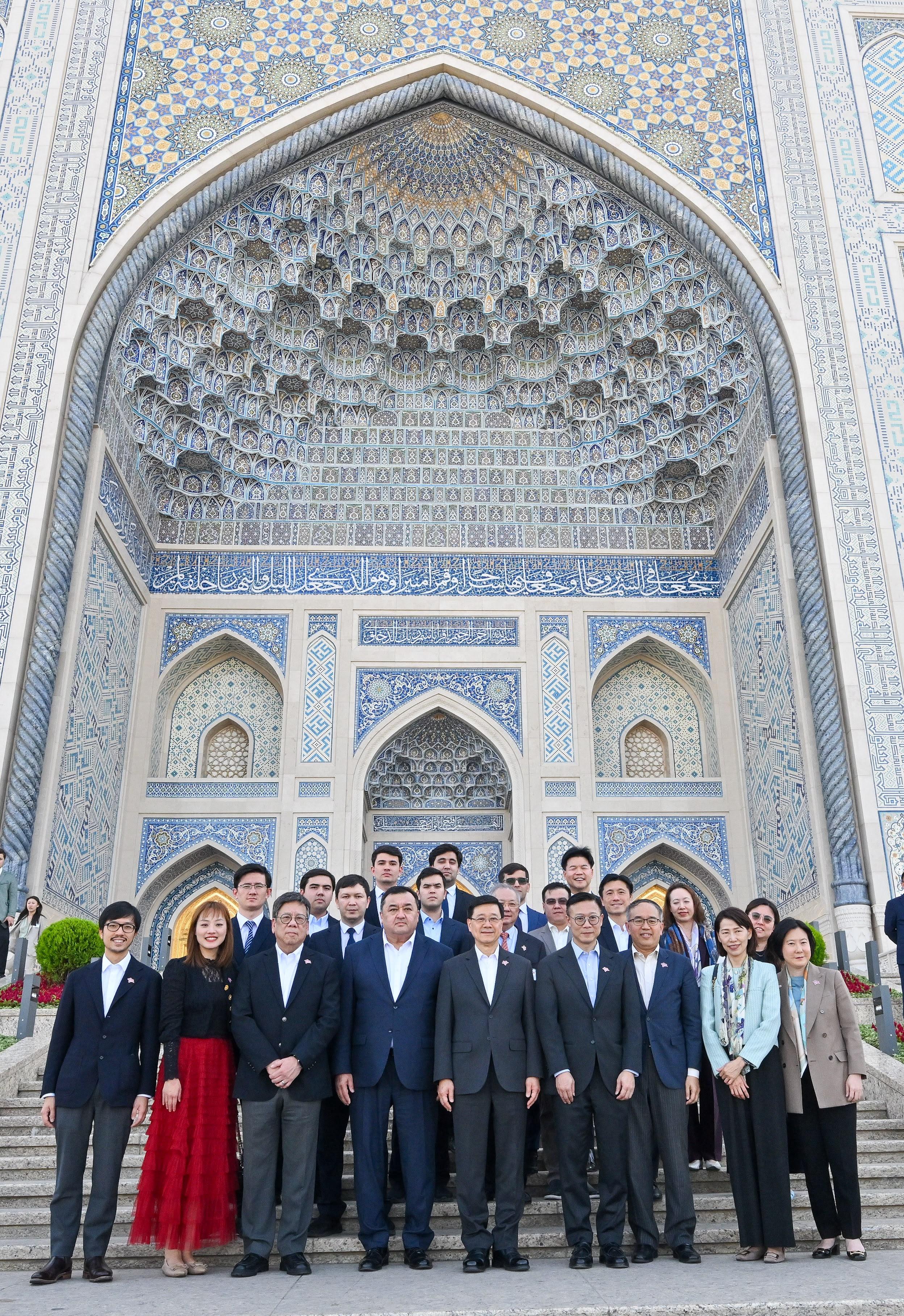 The Chief Executive, Mr John Lee (front row, centre), today (June 5) visits the Center for Islamic Civilization in Uzbekistan in Tashkent, Uzbekistan, to learn about local efforts in cultural preservation, academic research and education promotion.
