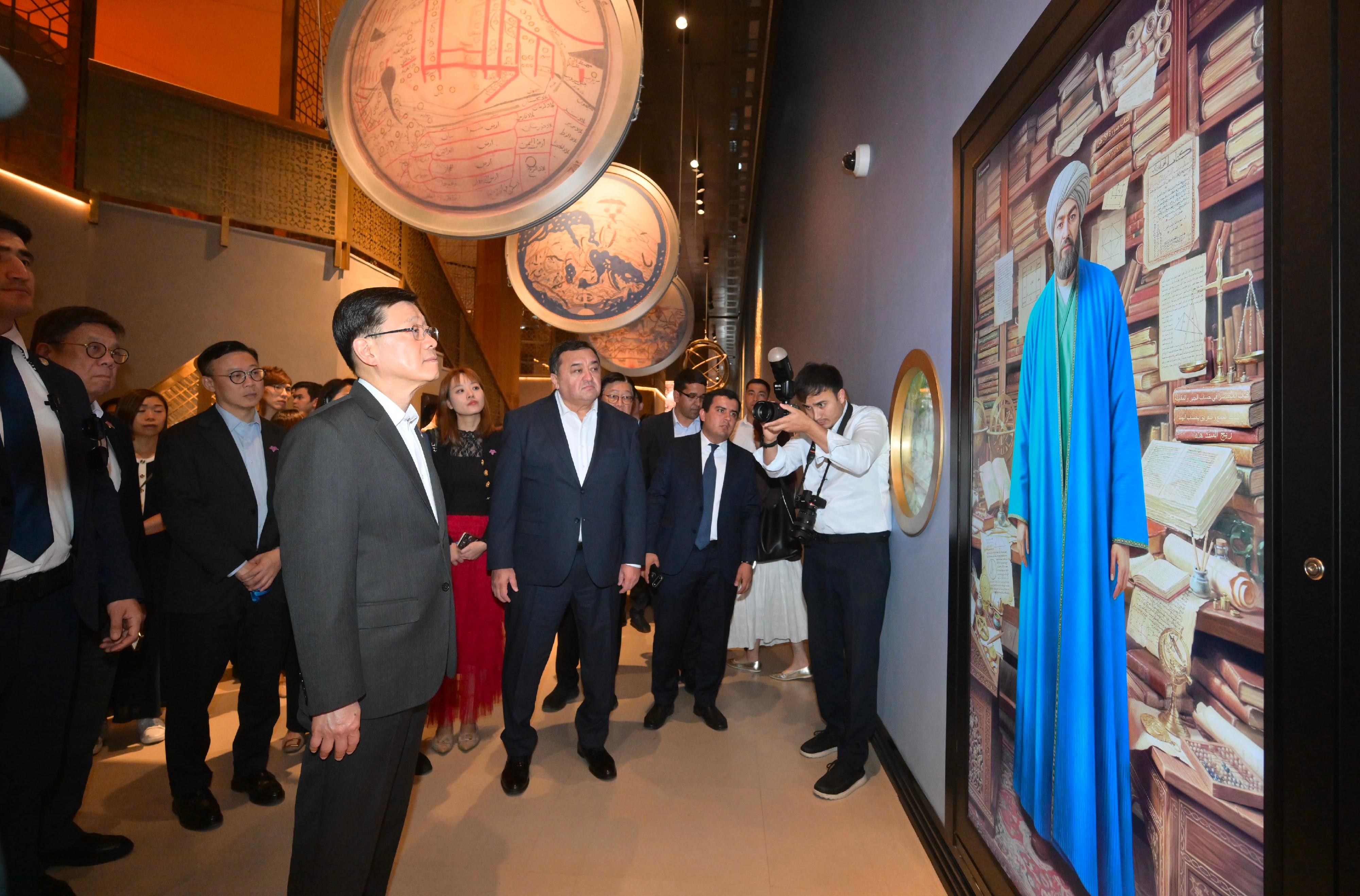 The Chief Executive, Mr John Lee (front row, first left), today (June 5) visits the Center for Islamic Civilization in Uzbekistan in Tashkent, Uzbekistan, to learn about local efforts in cultural preservation, academic research and education promotion.
