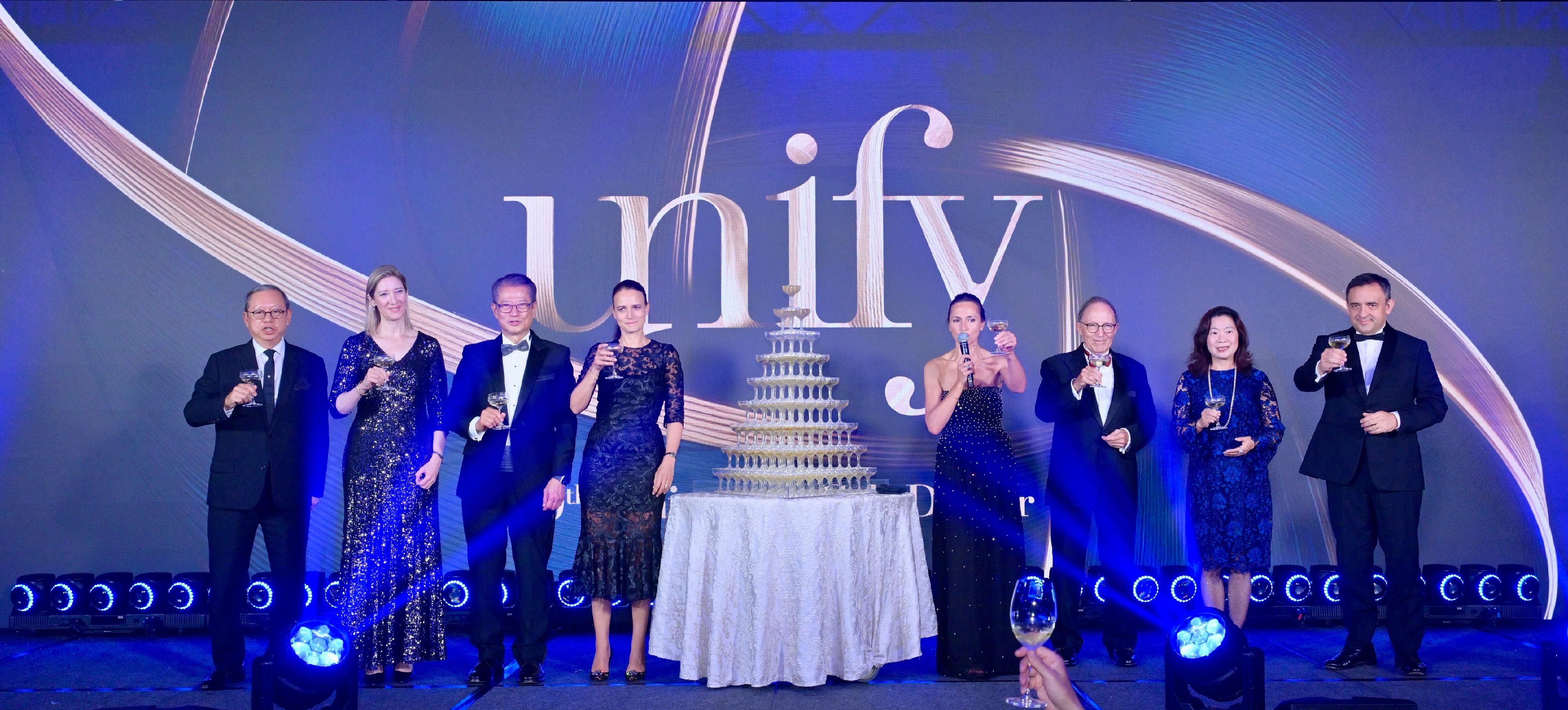 The Financial Secretary, Mr Paul Chan, attended the French Chamber of Commerce and Industry in Hong Kong Gala Dinner today (June 5). Photo shows Mr Chan (third left); the Consul General of France in Hong Kong and Macao, Mrs Christile Drulhe (second left); Honorary President of the French Chamber of Commerce and Industry in Hong Kong Mrs Rebecca Silli (fourth left); and the Chairman of the Hong Kong Tourism Board, Dr Peter Lam (first left), and other guests at the dinner.