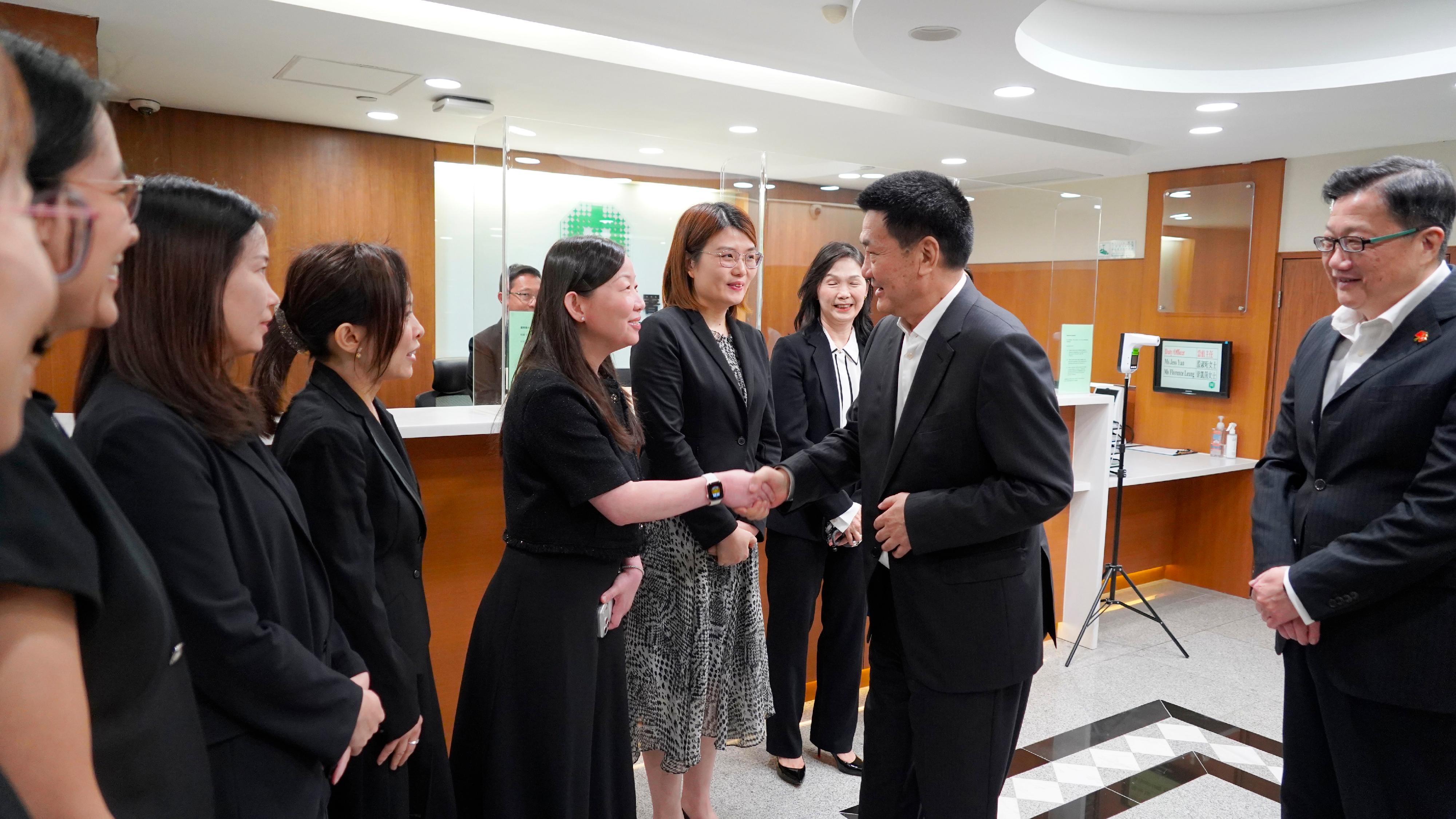 The Deputy Secretary of the Communist Party of China Central Commission for Discipline Inspection and Vice Chairman of the National Commission of Supervision, Mr Fu Kui (second right), today (June 9) visited the Office of The Ombudsman and engaged with the Chief Officers.