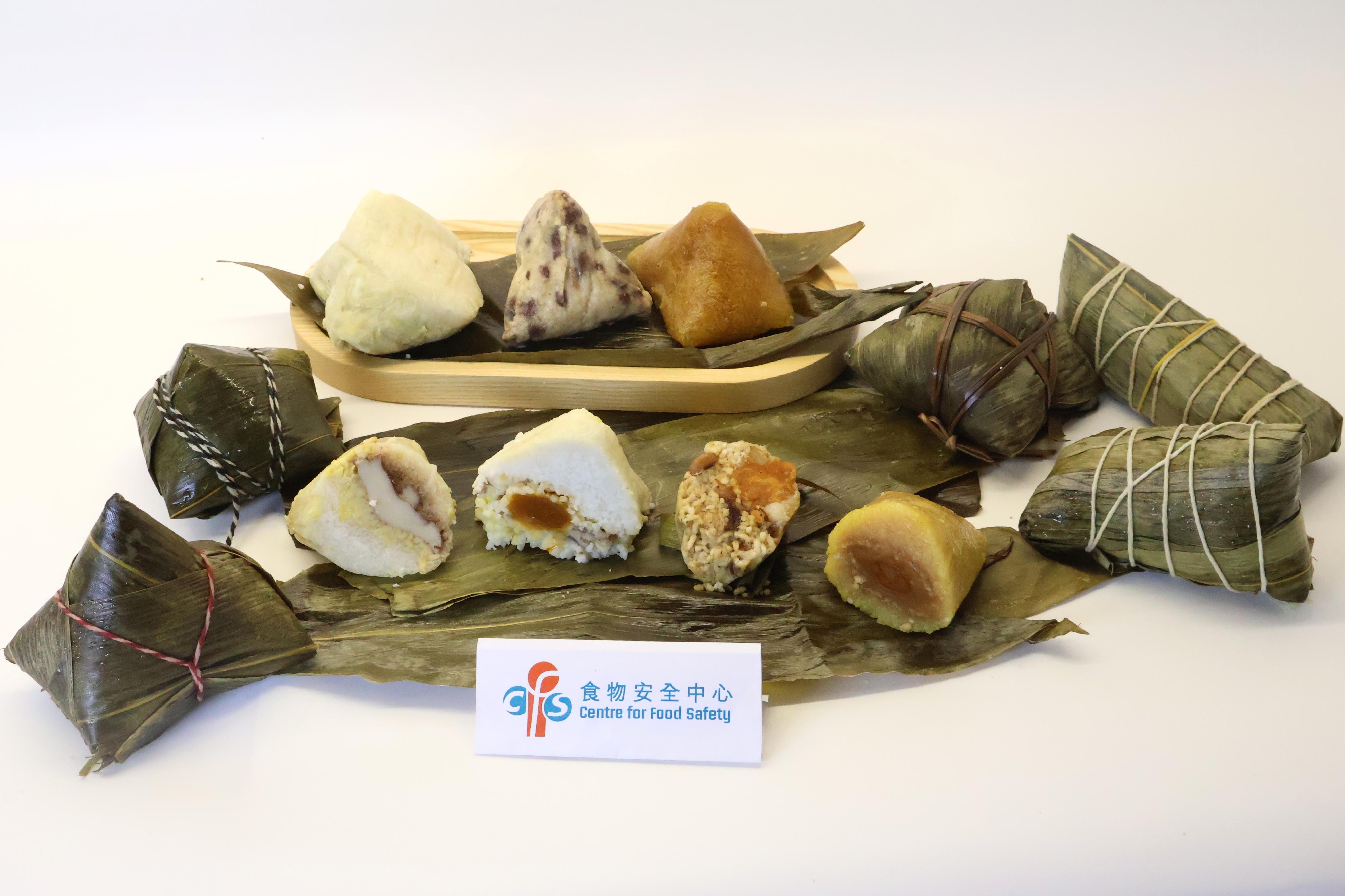 食物環境衞生署食物安全中心今日(六月十二日)公布粽子的時令食品調查結果。在一百六十個樣本中,除一個樣本的總脂肪含量與其營養標籤上的標示值不符,其餘樣本全部通過檢測。