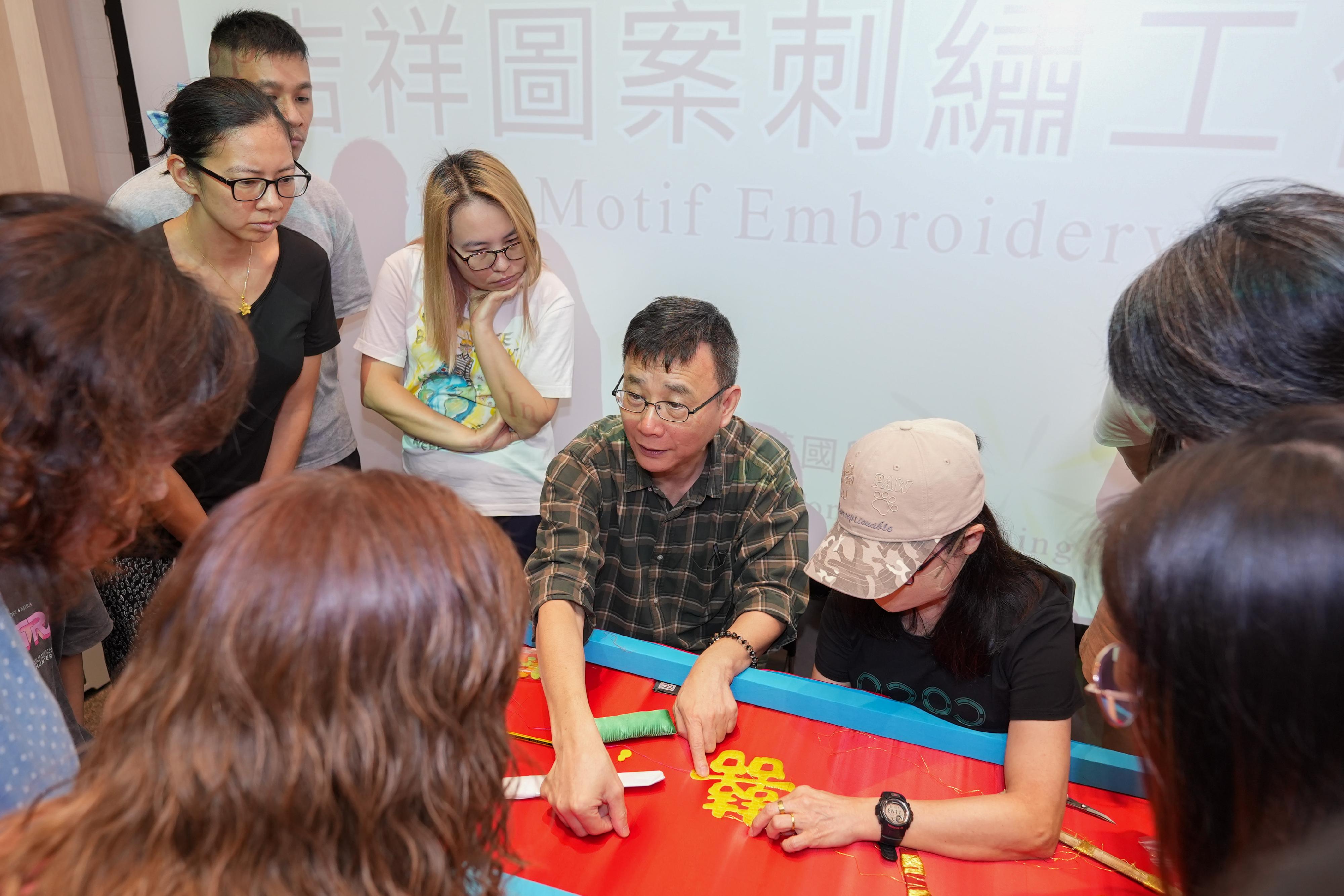The 10th Anniversary Fun Day@HK ICH Centre will be held today and tomorrow (June 13 and 14) at the Hong Kong Intangible Cultural Heritage Centre. Photo shows members of the public participating in the prosperity motif embroidery workshop.
