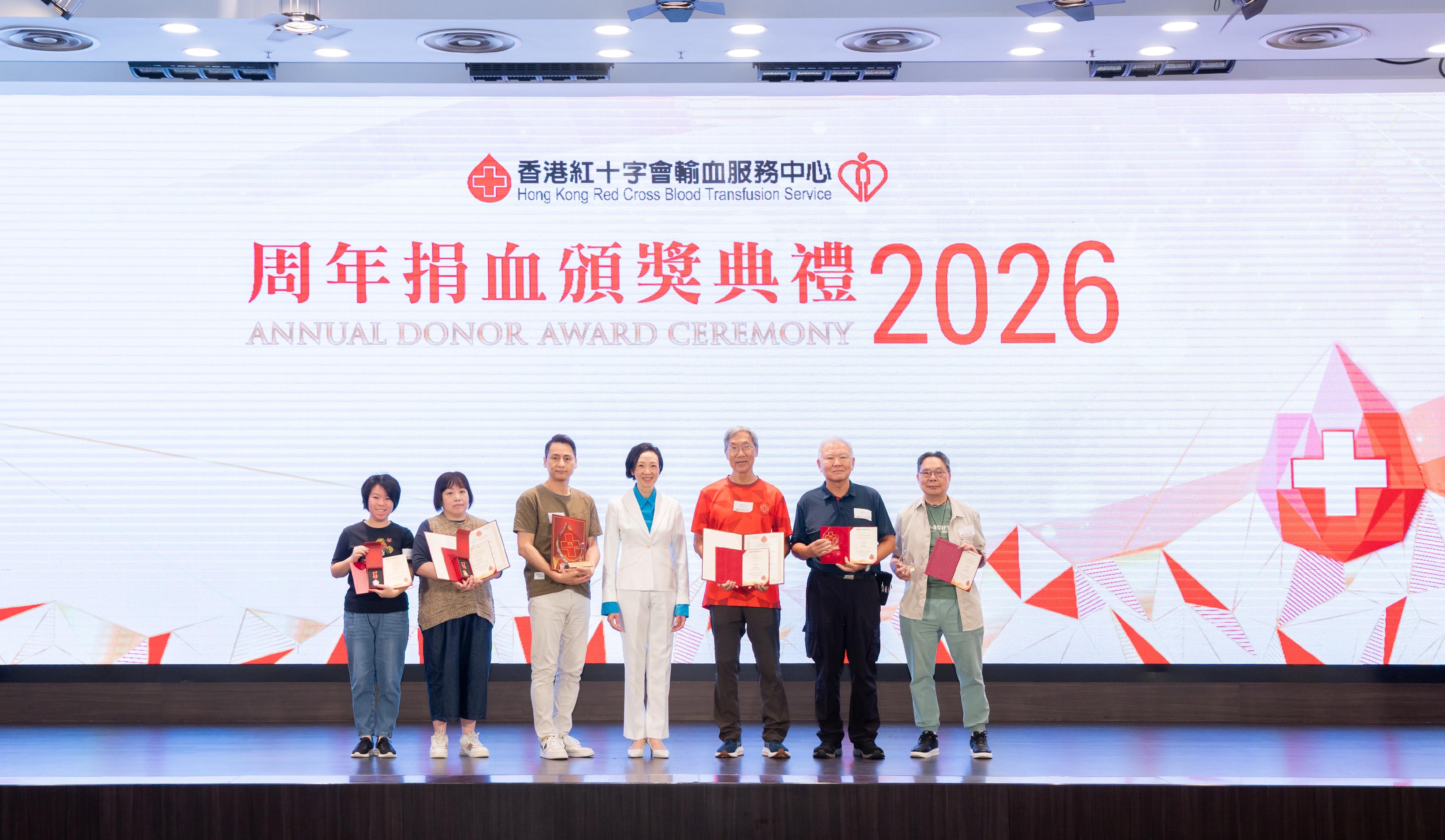 The Under Secretary for Health, Dr Cecilia Fan presented awards to outstanding blood donors.
