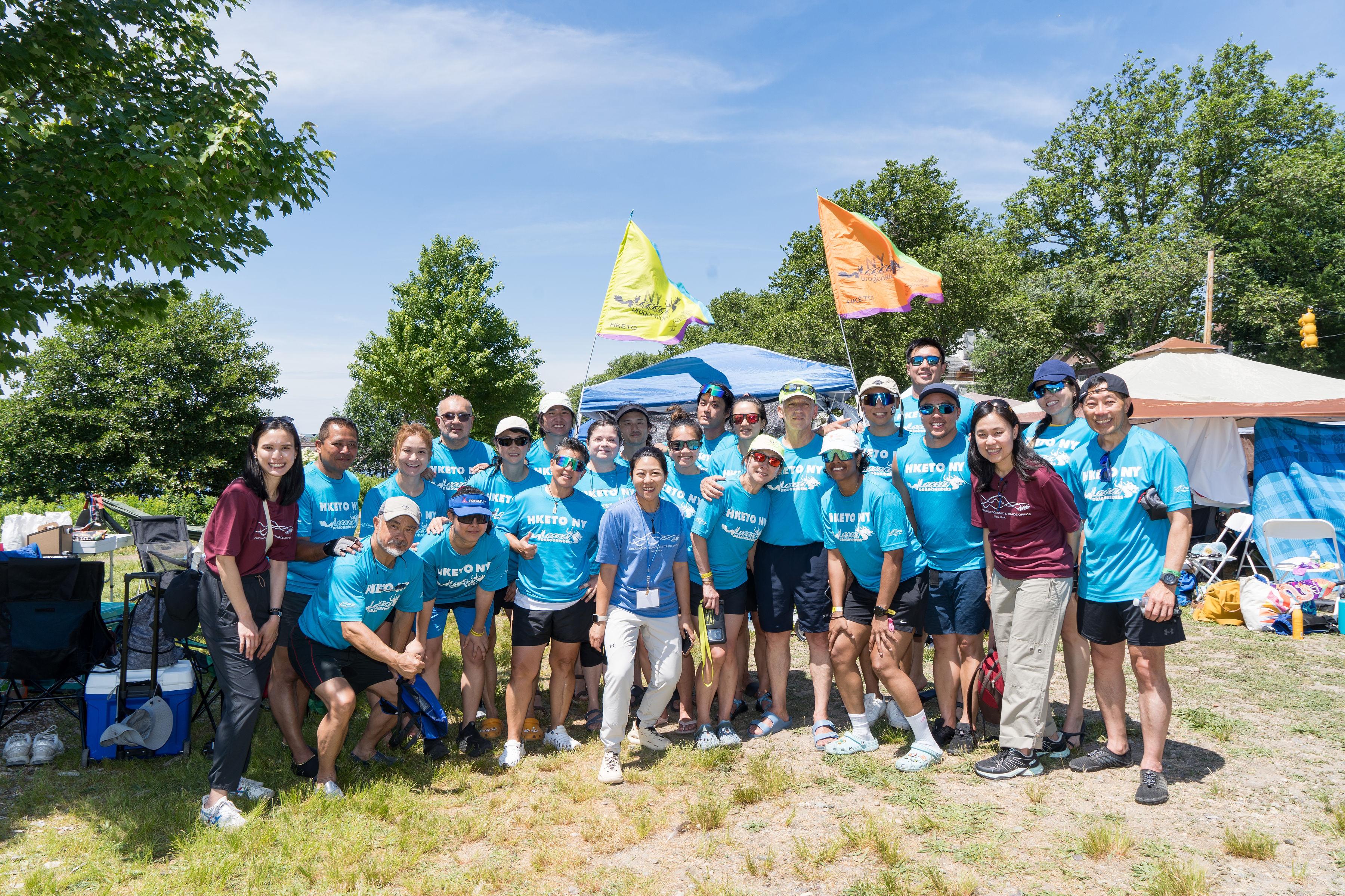 The 47th Boston Hong Kong Dragon Boat Festival was held on June 14 (Boston time), bringing together more than 1 700 paddlers from 72 teams. Photo shows the Director of the Hong Kong Economic and Trade Office in New York (New York ETO), Ms Maisie Ho (front row, centre), with the dragon boat team of the New York ETO, the HKETONY Dragon Riders.