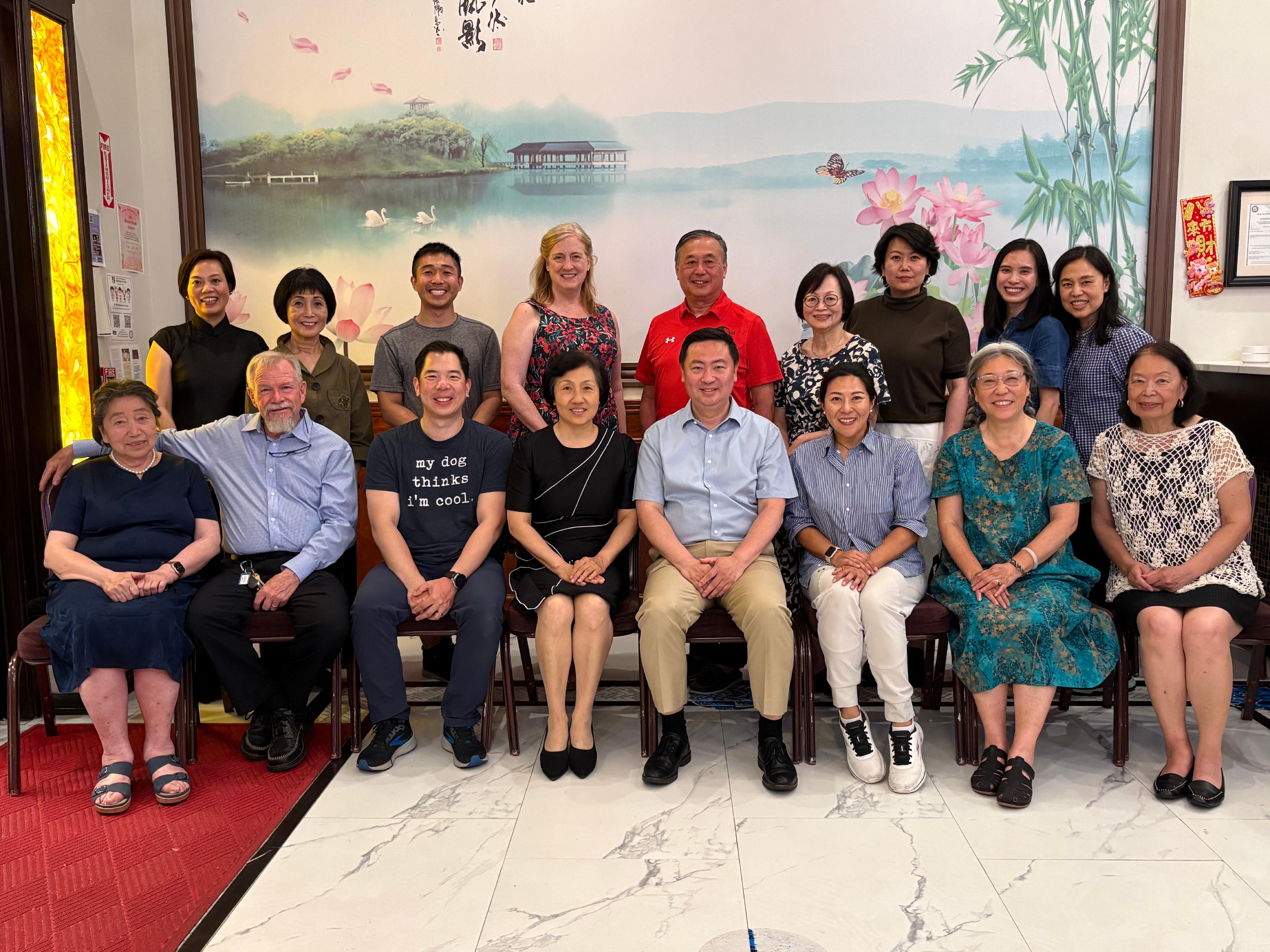The Hong Kong Economic and Trade Office in New York (New York ETO) hosted a special appreciation dinner for past and present board members of the Boston Hong Kong Dragon Boat Festival on June 13 (Boston time). Photo shows the Director of the New York ETO, Ms Maisie Ho, (front row, third right) with the Consul General of the People's Republic of China in New York, Mr Chen Li (front row, fourth right), and past and present board members.