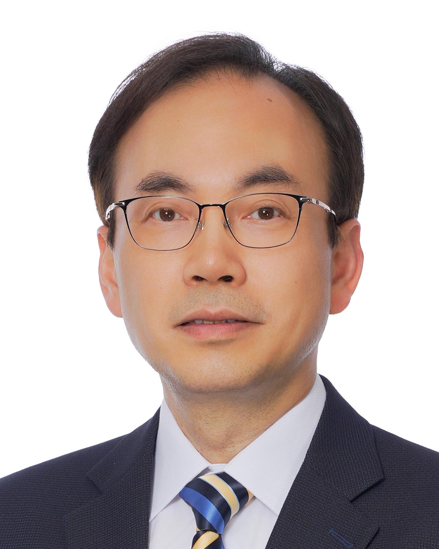 梁仲賢退休前出任通訊事務總監。
