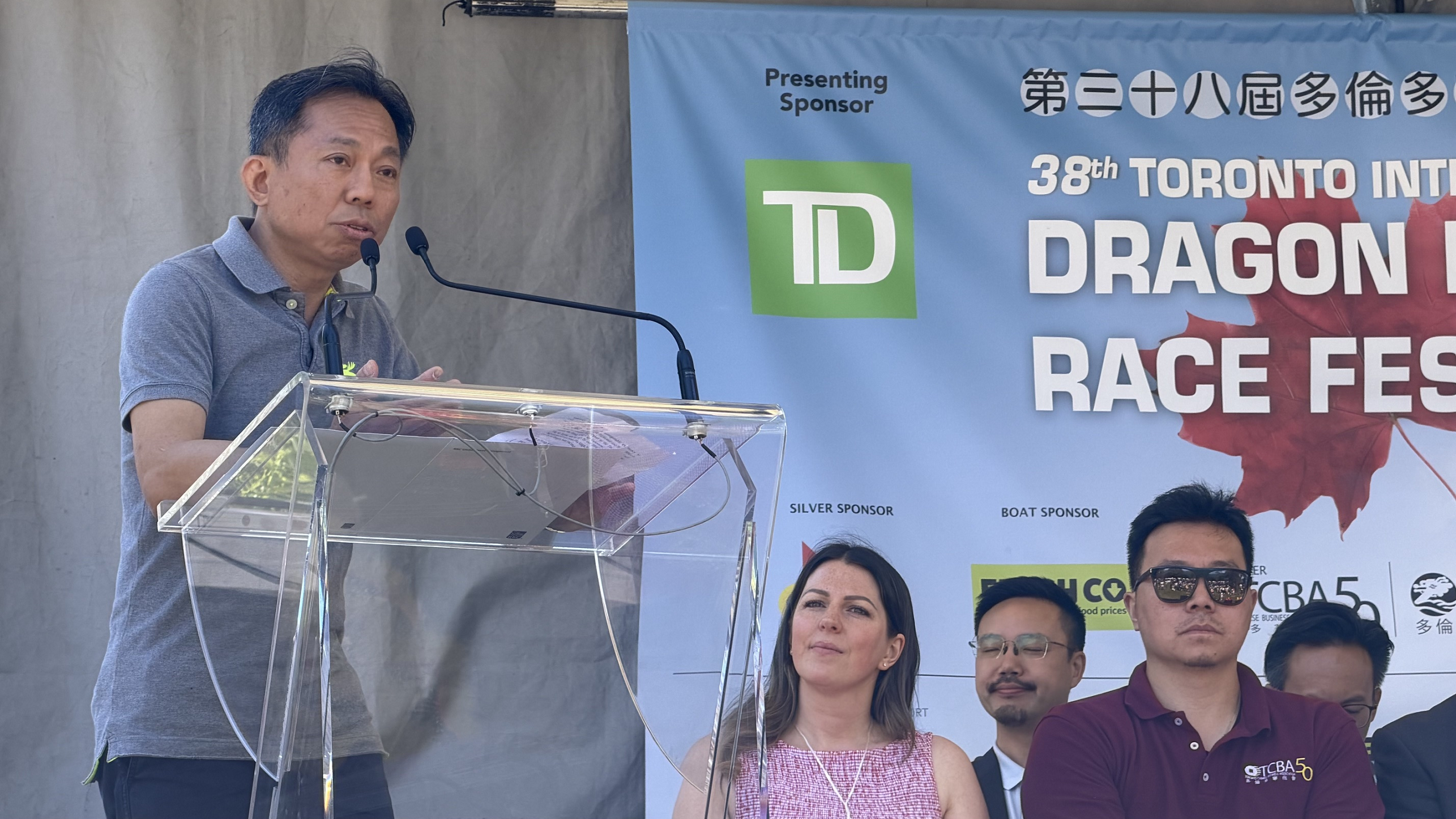The Director of the Hong Kong Economic and Trade Office (Toronto), Mr Bill Wong, delivers a speech at the opening ceremony of the 38th Toronto International Dragon Boat Festival on the Centre Island in Toronto, Canada, on June 13 (Toronto time).