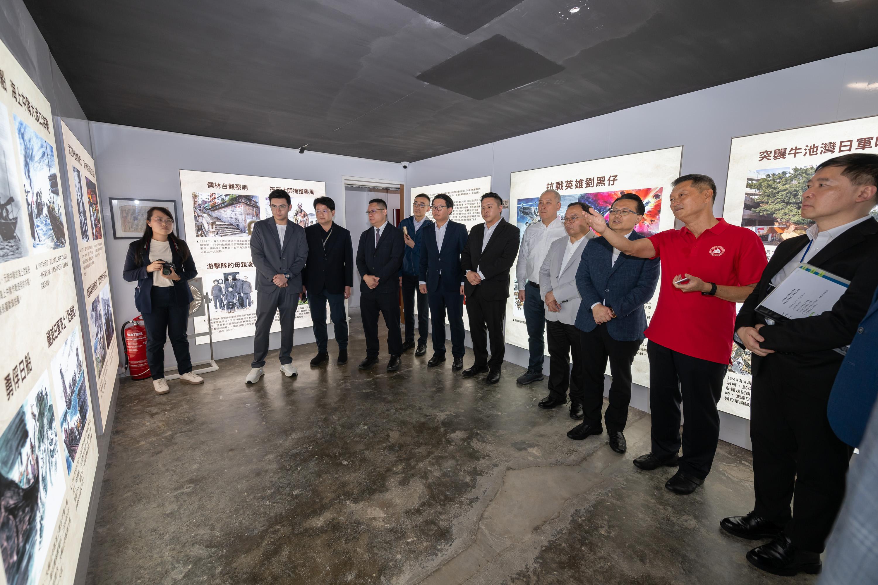 立法會政制事務委員會今日（六月十五日）參觀多個愛國主義教育設施。圖示立法會議員參觀紀念館內的展覽，了解抗戰歷史及羅家抗日事跡。