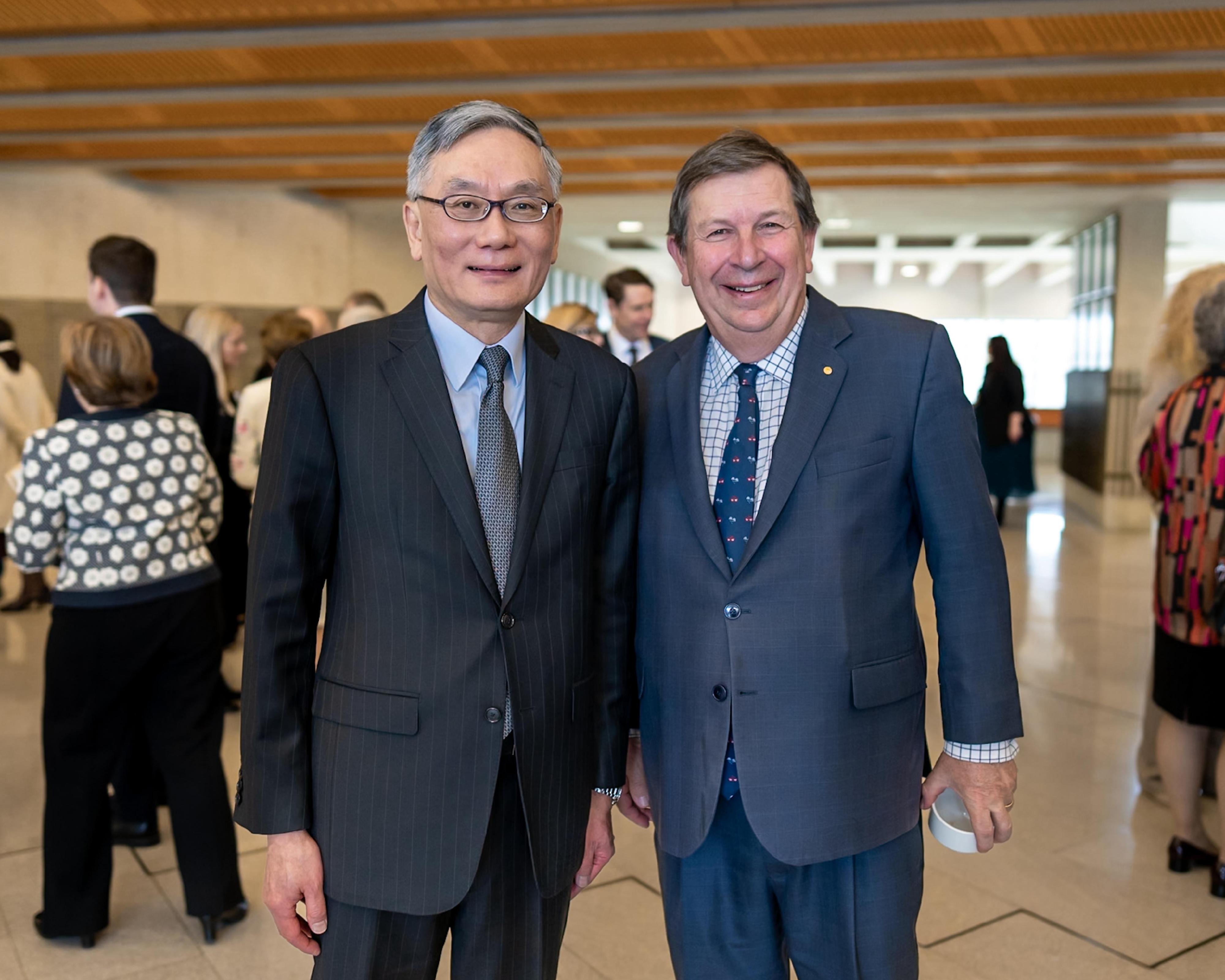 Chief Justice Andrew Cheung of the Court of Final Appeal today (June 16) concluded his visit to Canberra, Australia. During the visit, Chief Justice Cheung (left) had informal exchanges with Chief Justice Andrew Bell of New South Wales, Australia (right).