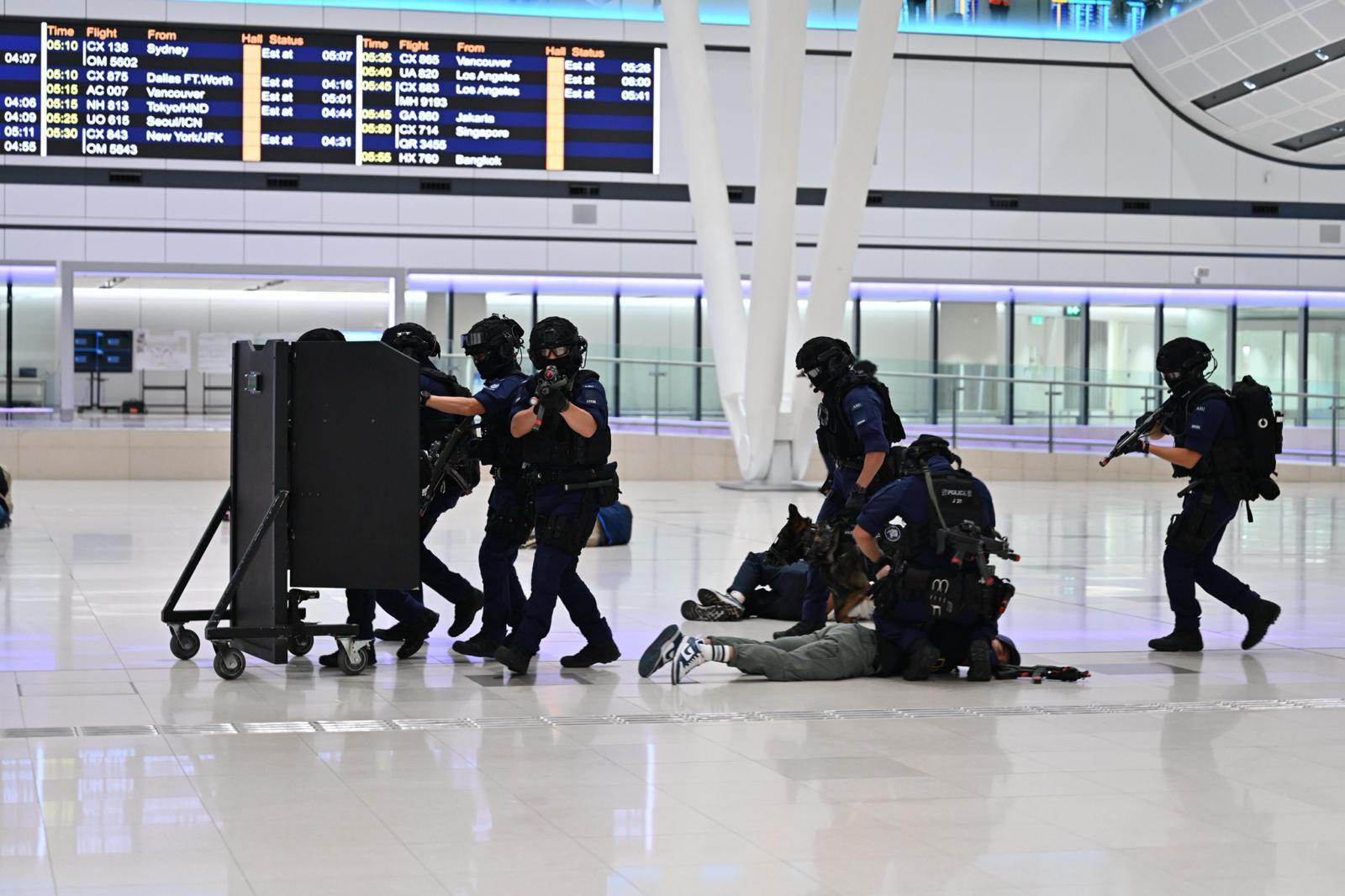 The Hong Kong Police Force (HKPF), in collaboration with various government departments and relevant organisations, successfully conducted a large-scale inter-departmental counter-terrorism, major incident and protective security exercise codenamed “SECUREWALL” at Hong Kong International Airport and Tung Chung from last night (June 16) to the early hours today (June 17). Photo shows officers of the Airport Security Unit subduing terrorists.