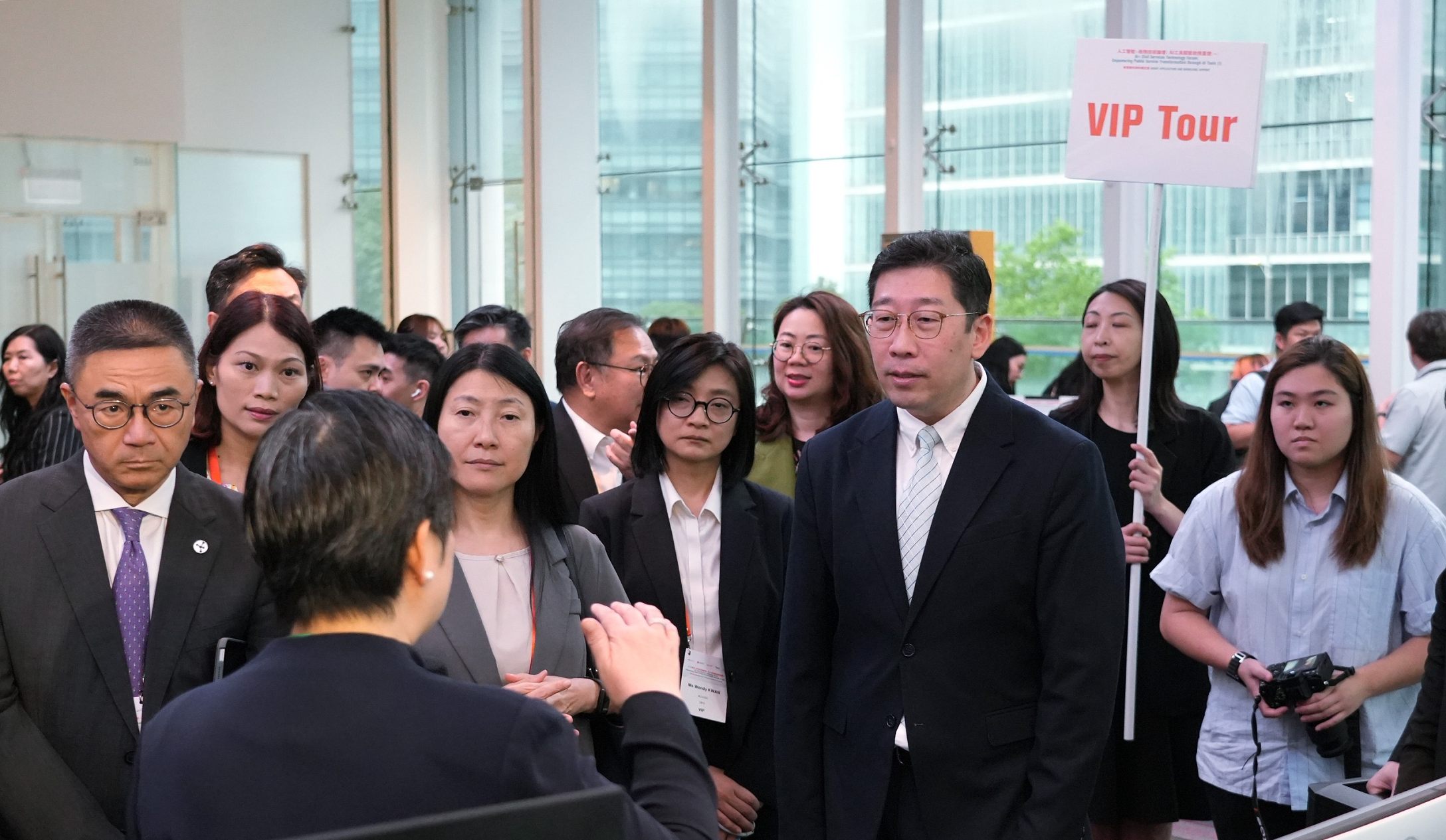The Acting Commissioner for Digital Policy, Mr Daniel Cheung, attended the first technology forum under the "AI+ Civil Services: Empowering Public Services Transformation through AI Tools" Series today (June 18). Photo shows Mr Cheung (second right) and the guests interacting with an industry representative.