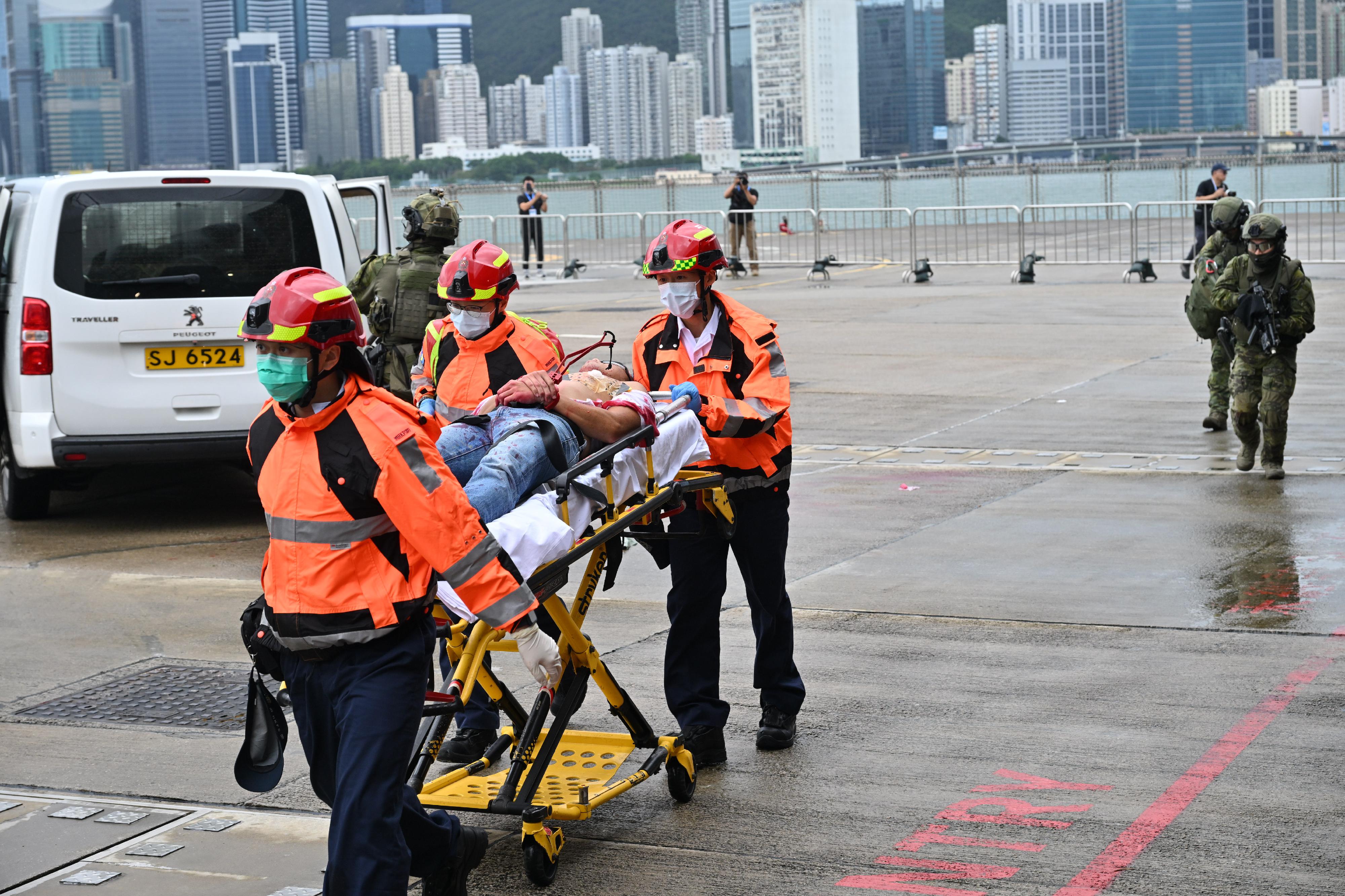 The Government Flying Service today (June 18) conducted an interdepartmental counter-terrorism drill at the International Symposium on Emergency Response and Aeromedical Services. Photo shows ambulance personnel of the Fire Services Department taking an injured person to the hospital after initial treatment during the drill.