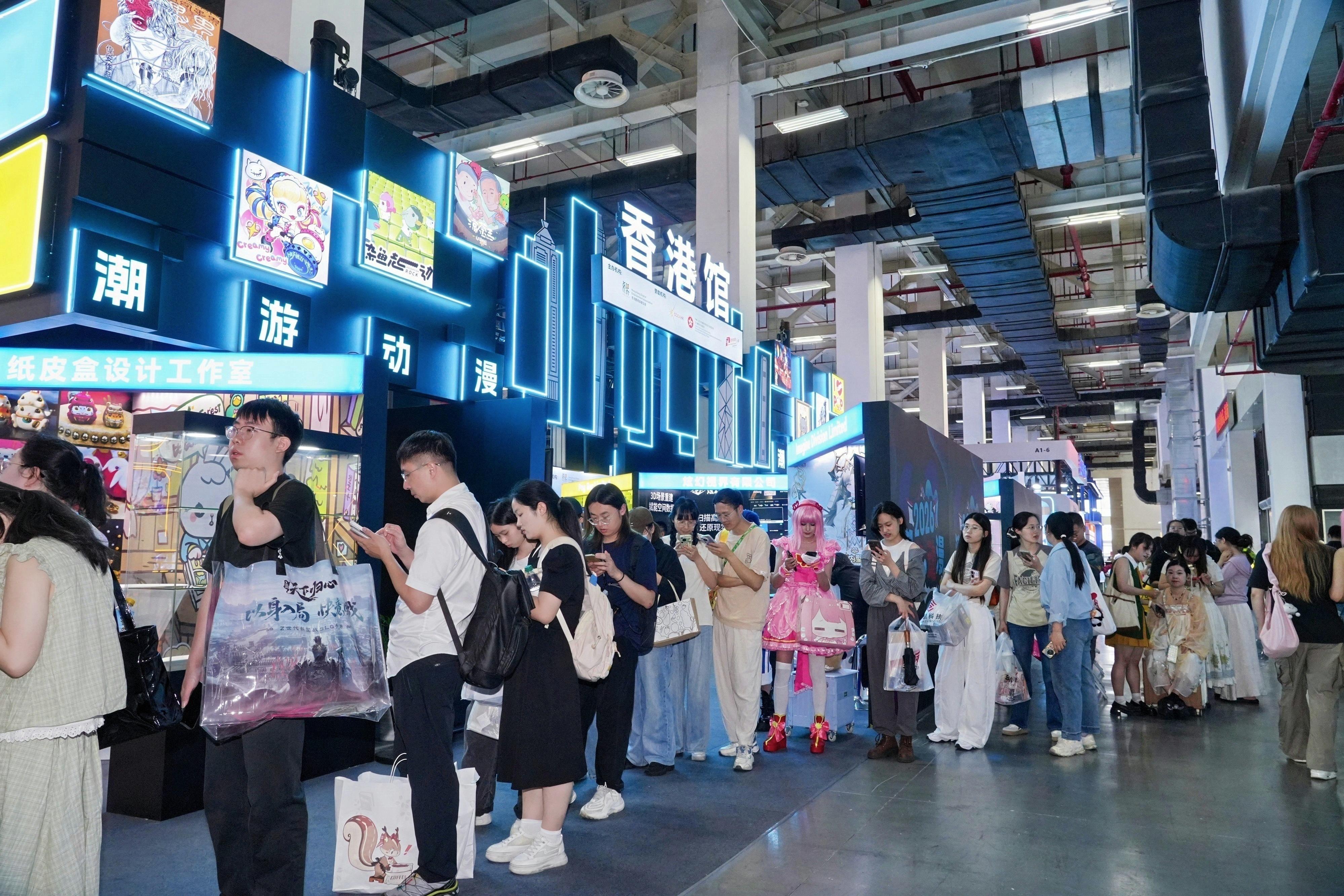 The Cultural and Creative Industries Development Agency under the Culture, Sports and Tourism Bureau sponsored the industry to participate in the 22nd China International Cartoon and Animation Festival held in Hangzhou from June 15 to 19 and set up the Hong Kong Pavilion, showcasing nearly 20 cultural intellectual properties and their creative products. Photo shows the Hong Kong Pavilion attracting an enthusiastic response from visitors, demonstrating a keen interest in Hong Kong's dynamic and vibrant digital entertainment industry.
