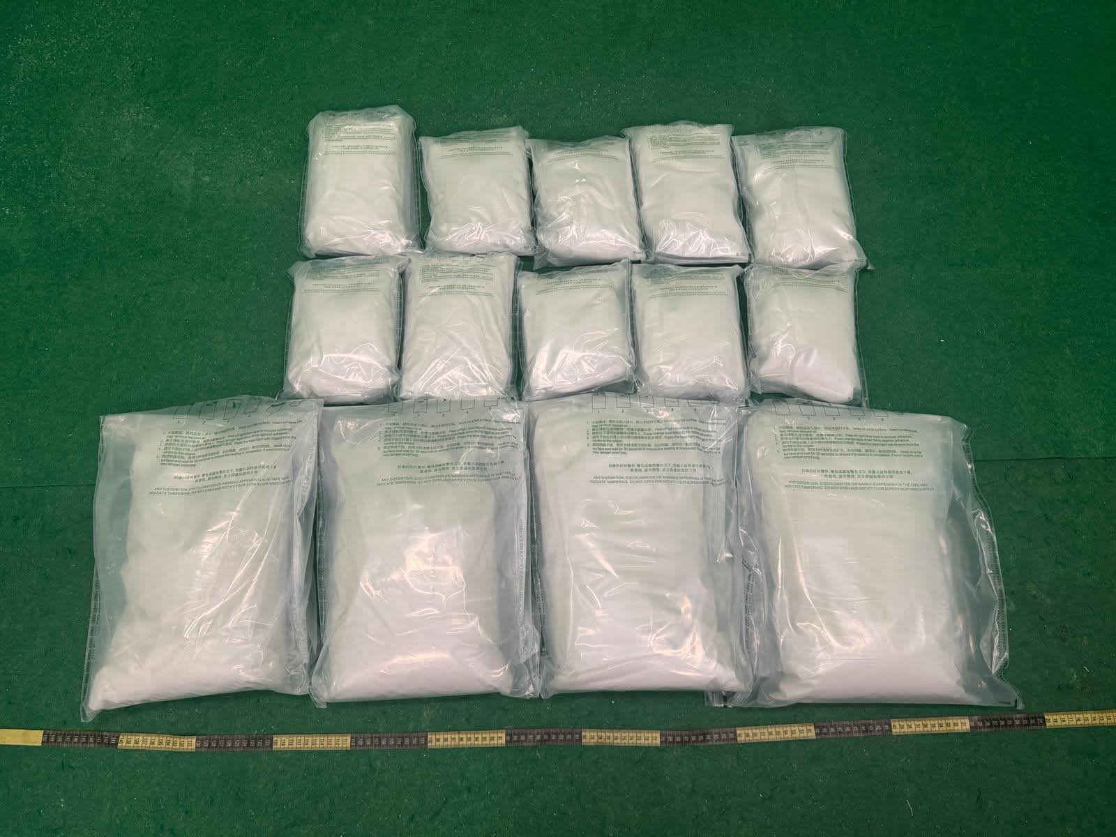 Hong Kong Customs on June 17 and yesterday (June 18) detected two drug trafficking cases involving baggage concealment at Hong Kong International Airport, and seized a total of about 42 kilograms of suspected ketamine with a total estimated market value of about $16 million. Two men were arrested. Photo shows the suspected ketamine seized in the second case.