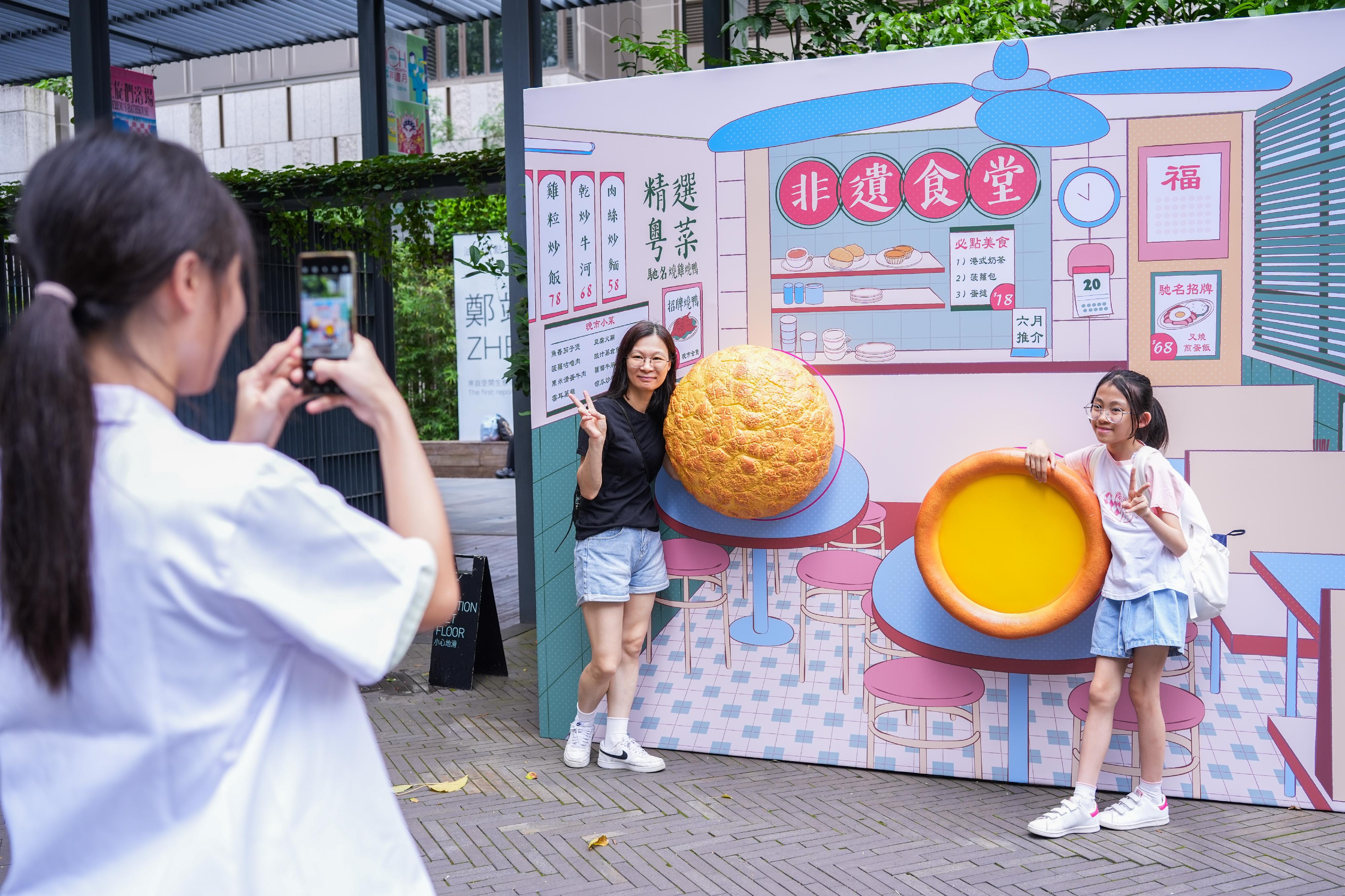 The Intangible Cultural Heritage Office of the Leisure and Cultural Services Department is holding the "ICH Cuisine" Carnival at the Oil Street Art Space today (June 20) and tomorrow (June 21). Photo shows the photo spot.