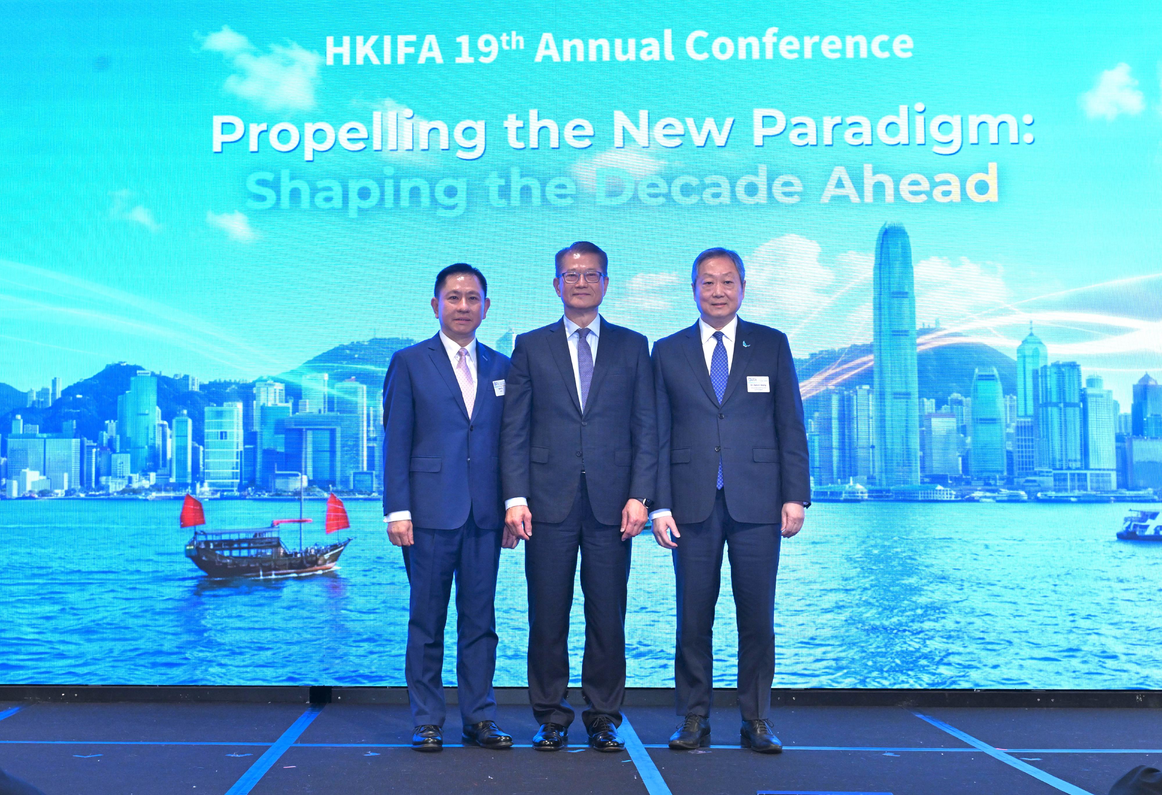 The Financial Secretary, Mr Paul Chan, attended the Hong Kong Investment Funds Association (HKIFA) 19th Annual Conference today (June 22). Photo shows Mr Chan (centre), with the Chairman of the HKIFA, Mr Sam Yu (left), and the Chairman of the Securities and Futures Commission, Dr Kelvin Wong (right), at the event.