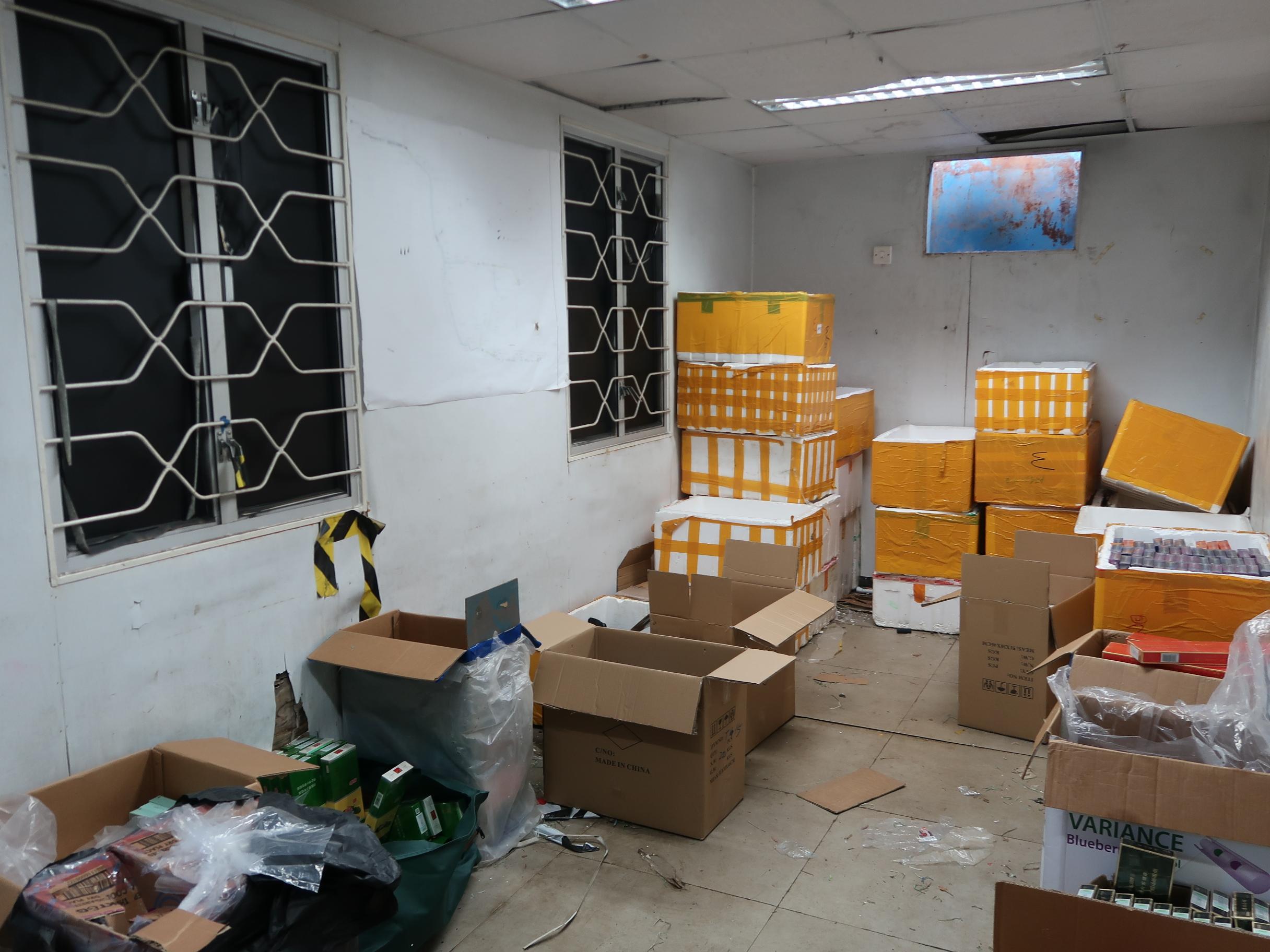 Hong Kong Customs shut down a suspected illicit cigarette storage centre in San Tin yesterday (June 22). A total of about 1.48 million suspected illicit cigarettes were seized. The total estimated market value was about $6.7 million, while the duty potential was about $4.9 million. Photo shows the suspected illicit cigarette storage centre shut down by Customs officers. 
