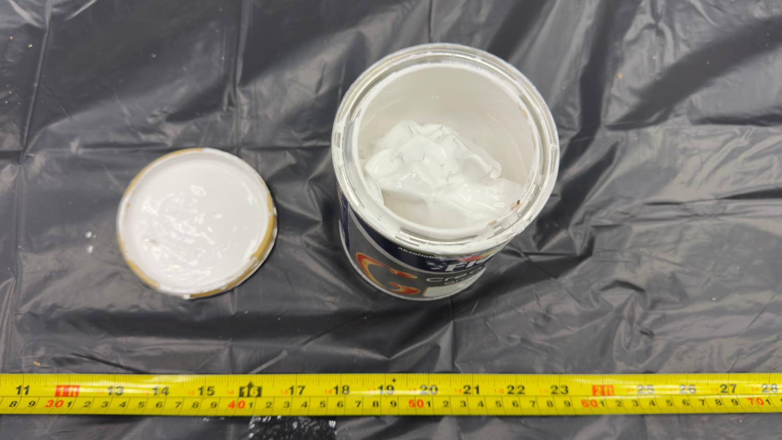 Hong Kong Customs on June 19, yesterday (June 22) and today (June 23) seized a total of about 100 kilograms of suspected ketamine and 3.5kg of suspected etomidate with an estimated market value of about $46 million. Two people were arrested. Photo shows some of the suspected ketamine concealed in a paint can.

　
