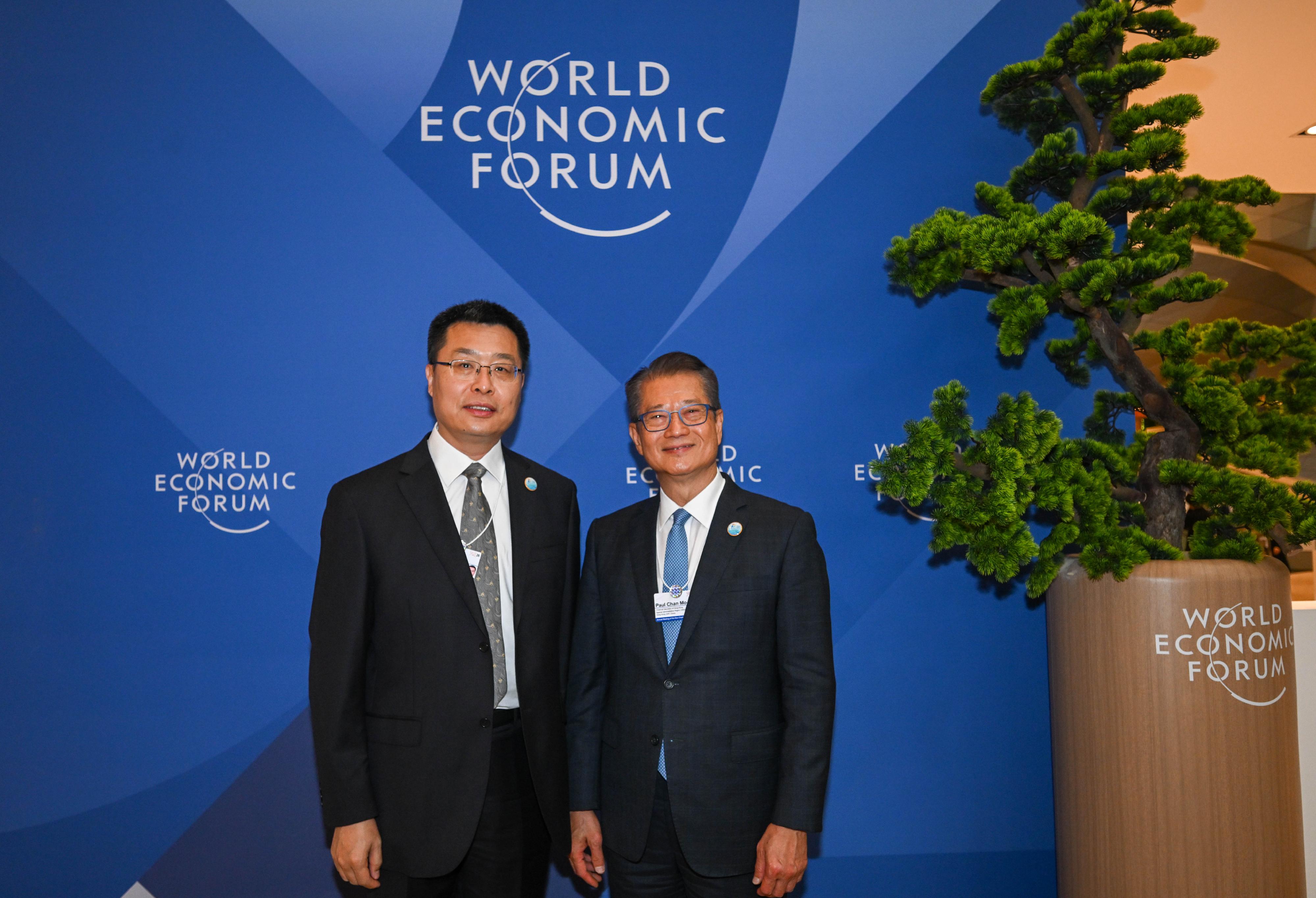 The Financial Secretary, Mr Paul Chan, attended the World Economic Forum's Annual Meeting of the New Champions 2026 in Dalian today (June 23). Photo shows Mr Chan (right) meeting with Vice Mayor of Shanghai Mr Lu Shan (left).