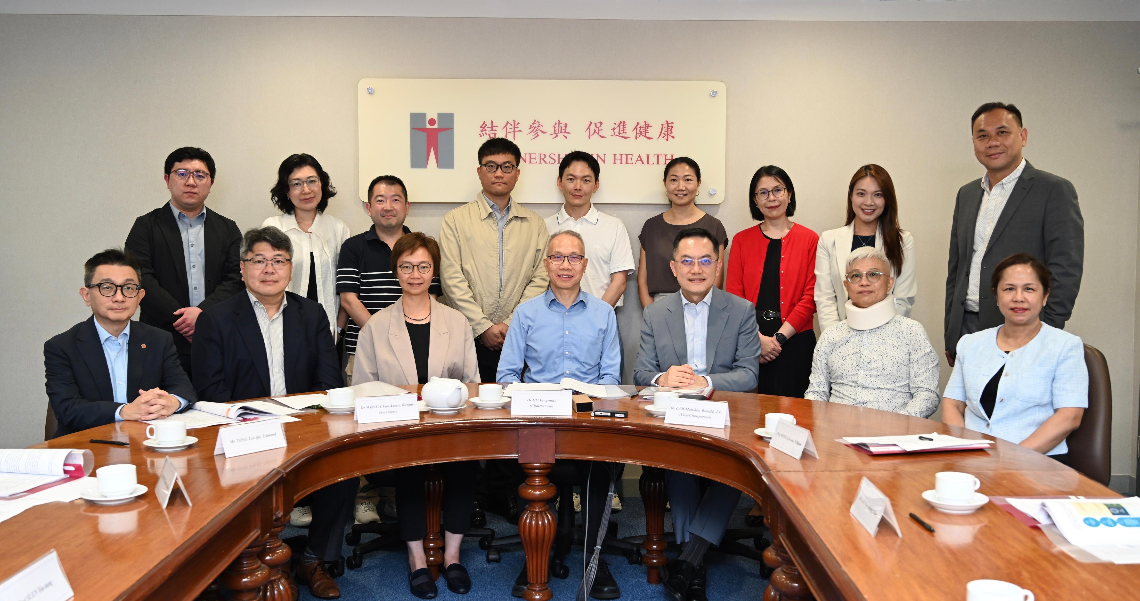 The Hong Kong Advisory Council on AIDS (ACA) held a meeting today (June 23) to receive a briefing from the Department of Health (DH) on the latest developments in global HIV/AIDS strategies, and to discuss ways to further enhance HIV prevention and control measures in Hong Kong. Photo shows the Chairperson of the ACA, Dr Ho King-Man (front row, centre), the Director of Health, Dr Ronald Lam (front row, third right), the Consultant (Special Preventive Programme) of Public Health Services Branch of the Centre for Health Protection of the DH, Dr Bonnie Wong and ACA committee members. 
