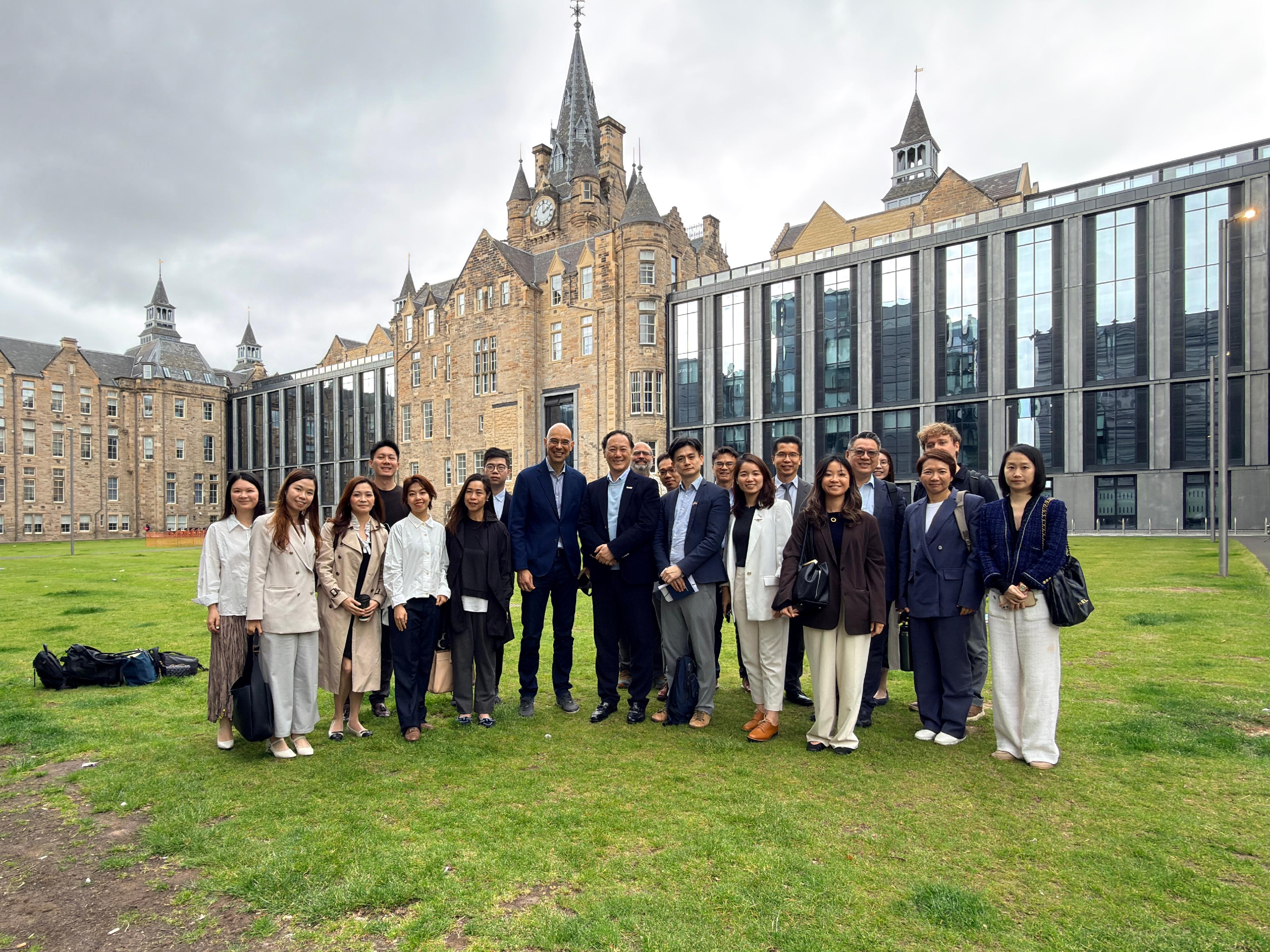 Invest Hong Kong (InvestHK) led its first New Energy and Sustainability Mission to the United Kingdom (UK) from June 16 to 24 (London time), co-organised with the UK's Department for Business and Trade. Photo shows the delegation led by the Global Head of Financial Services, Fintech and Sustainability of InvestHK, Mr King Leung (front row, fourth right), and the Senior Vice President (Sustainability) for Technology, Innovation and Entrepreneurship of InvestHK, Ms Olivia To (front row, second right), visiting the University of Edinburgh on June 18.