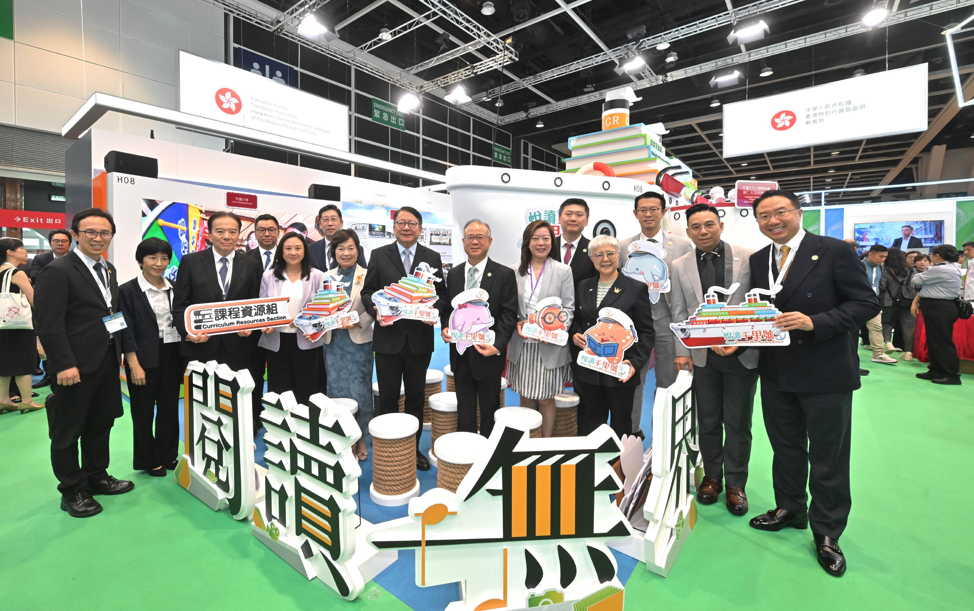 The Chief Secretary for Administration, Mr Chan Kwok-ki, attended the Learning and Teaching Expo 2026 today (June 25). Photo shows (from fourth left) the Founder and Honorary President and Chairwoman of the Steering Committee of the Smart City Consortium, Ms Elizabeth Quat; the Secretary for Education, Dr Choi Yuk-lin; Mr Chan; the Chairman of the Board of Directors of Hong Kong Education City, Mr Armstrong Lee; the Permanent Secretary for Education, Ms May Chan, and other guests visiting the Learning and Teaching Expo 2026. 