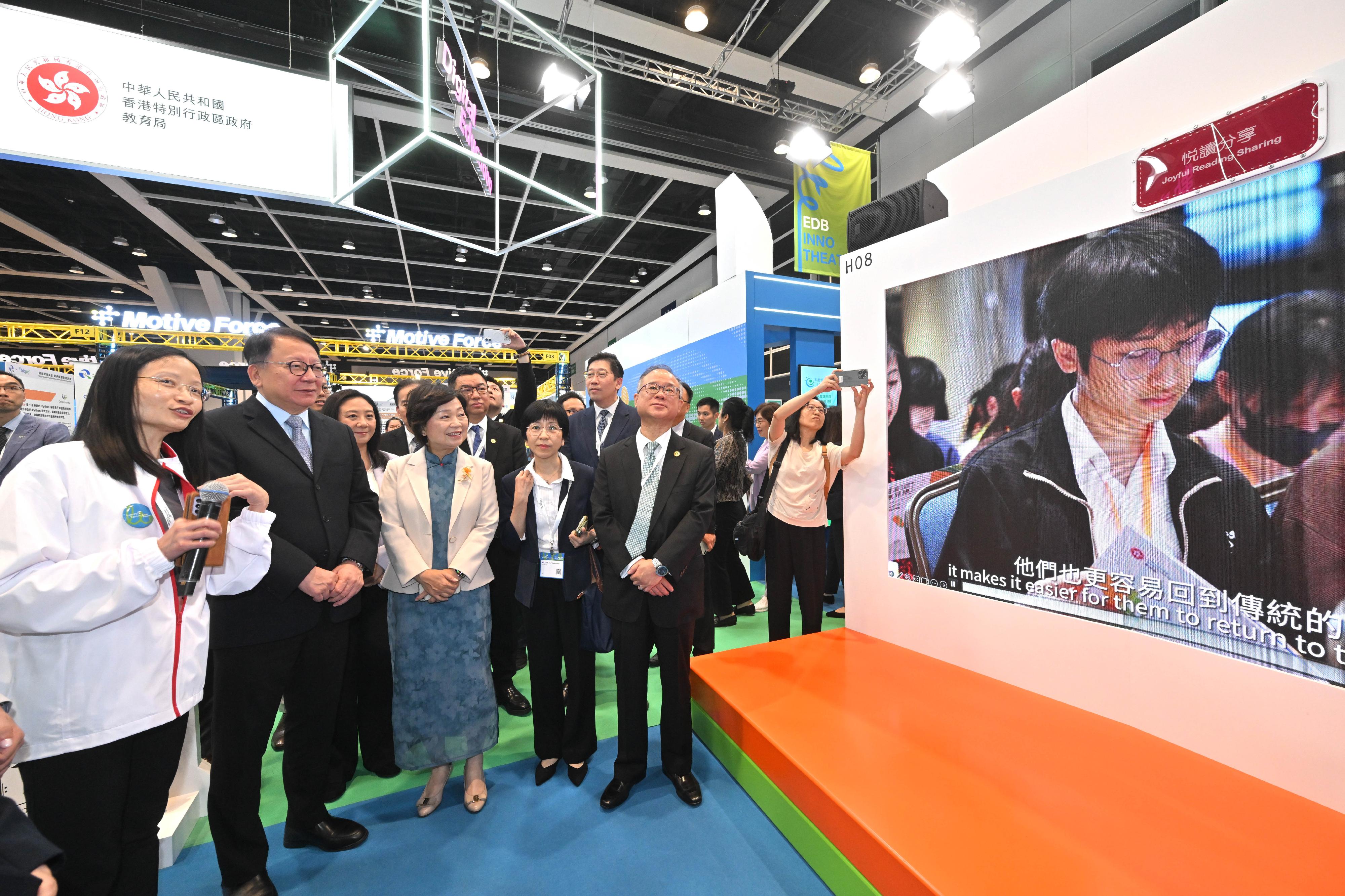 The Chief Secretary for Administration, Mr Chan Kwok-ki, attended the Learning and Teaching Expo today (June 25). Photo shows (from second left) Mr Chan, the Secretary for Education, Dr Choi Yuk-lin, and other guests visiting the Learning and Teaching Expo 2026. 
