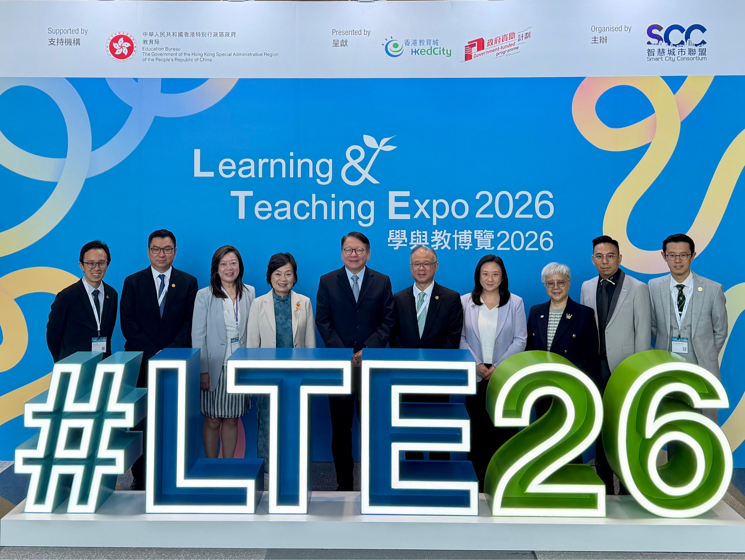 The Chief Secretary for Administration, Mr Chan Kwok-ki, attended the Learning and Teaching Expo 2026 today (June 25). Photo shows (from third left) the Permanent Secretary for Education, Ms May Chan; the Secretary for Education, Dr Choi Yuk-lin; Mr Chan; the Chairman of the Board of Directors of Hong Kong Education City, Mr Armstrong Lee; the Founder and Honorary President and Chairwoman of the Steering Committee of the Smart City Consortium, Ms Elizabeth Quat; Founder and Honorary President of the Smart City Consortium Dr Winnie Tang, and other guests at the event. 