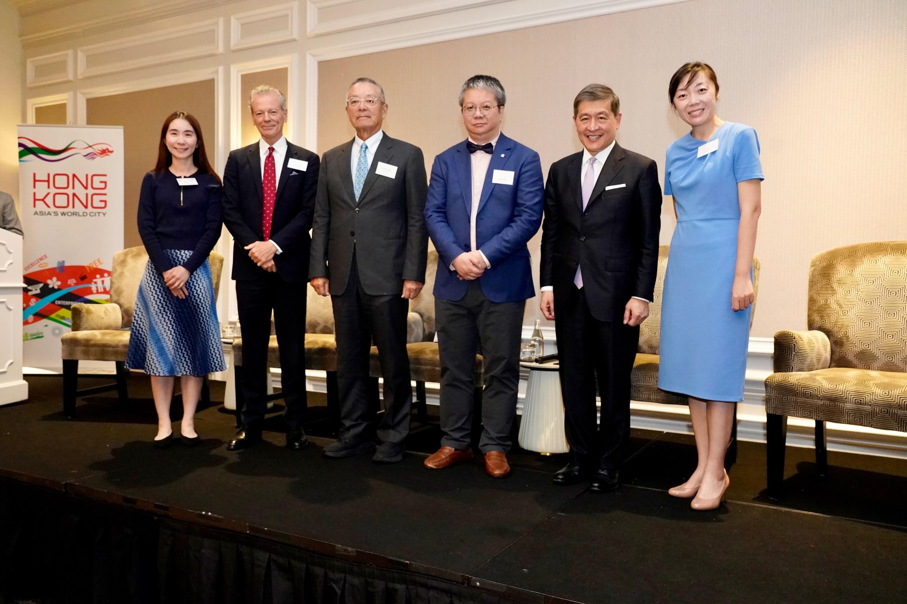 The Director of the HKETO, Washington DC, Ms Elania Luk, poses with (from second left) Chairman of the American Chamber of Commerce in Hong Kong, Mr David Butts; the President of the American Chamber of Commerce in Hong Kong, Dr Eden Woon; Partner at the Asia Group Mr George Chen; Managing Director of Peak Capital Mr John Ying; and the Head of Business and Talent Attraction/Investment Promotion of Invest Hong Kong, Ms Xie Yi.