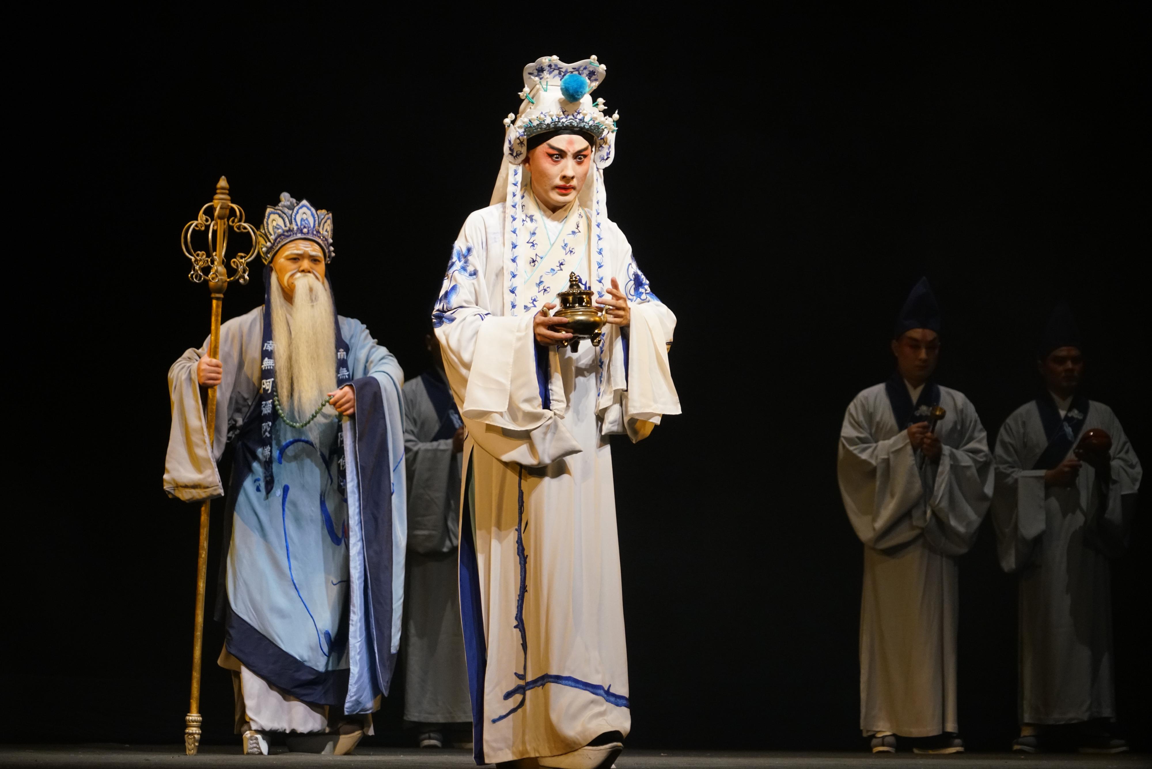 The Chinese Culture Festival 2026 has invited Jiangsu Performing Arts Group Kun Opera Theatre to perform the complete two-part legendary Kunqu opera "A Dream Under the Southern Bough" in Hong Kong. Photo shows a scene from "A Dream Under the Southern Bough".
