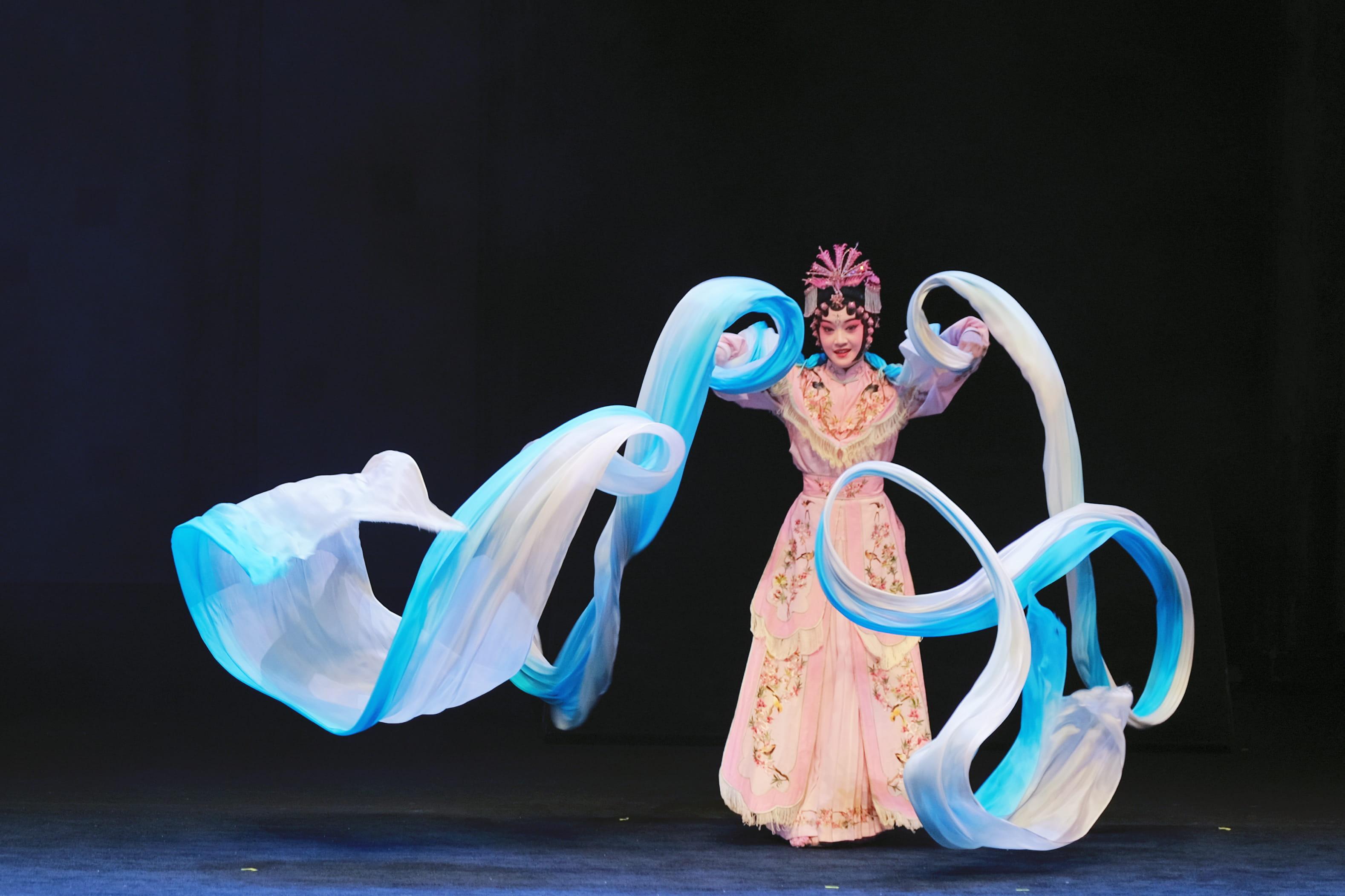 The Chinese Culture Festival 2026 has invited Jiangsu Performing Arts Group Kun Opera Theatre to perform the complete two-part legendary Kunqu opera "A Dream Under the Southern Bough" in Hong Kong. Photo shows a scene from "A Dream Under the Southern Bough".

