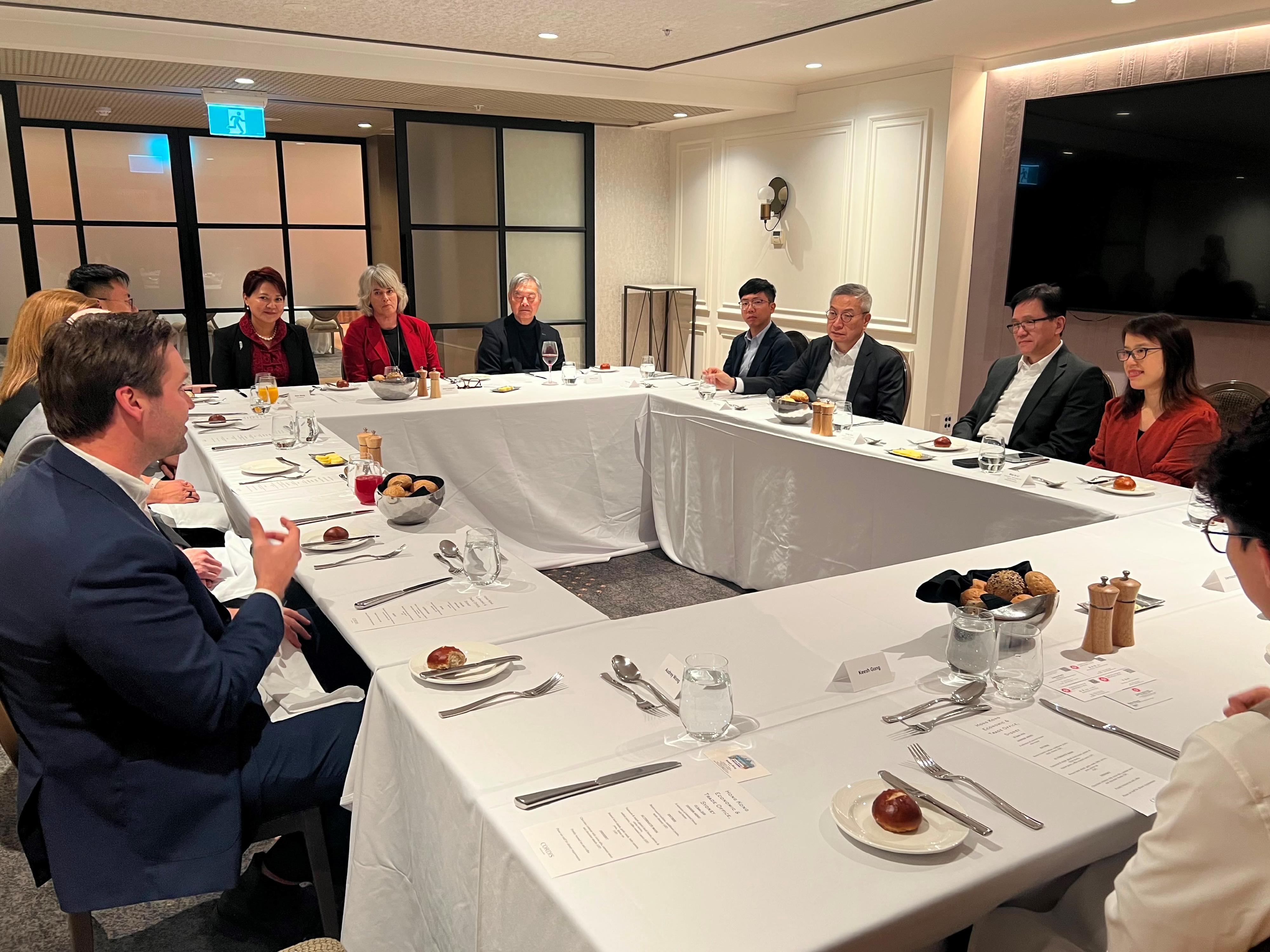 The Secretary for Innovation, Technology and Industry, Professor Sun Dong (second right), met with members of KiwiSaaS, NZTech, and various enterprise representatives on June 25 (Auckland time).