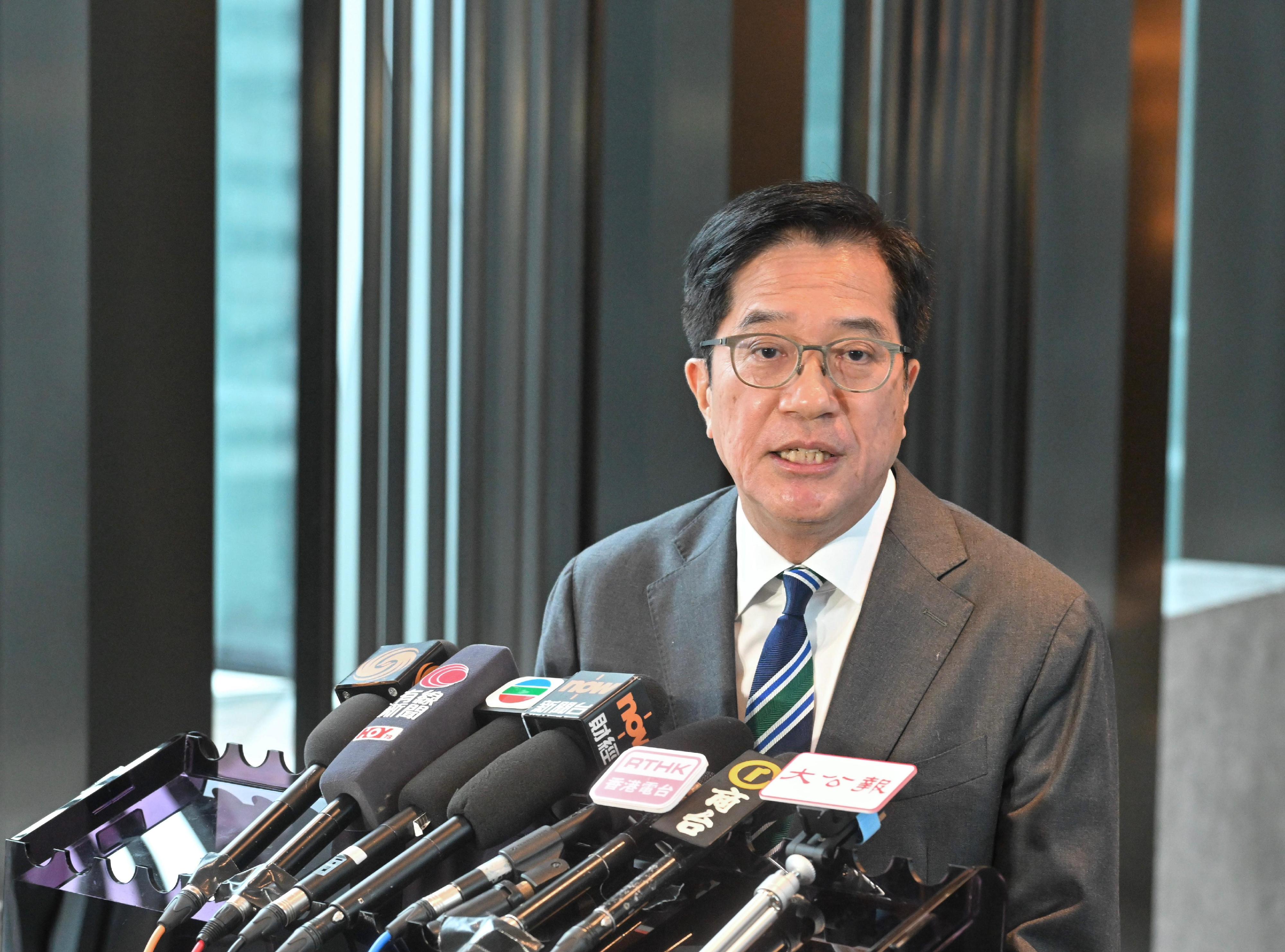 財政司副司長黃偉綸今日（六月二十六日）就政府開放長遠居住安排方案予宏志閣會見傳媒。