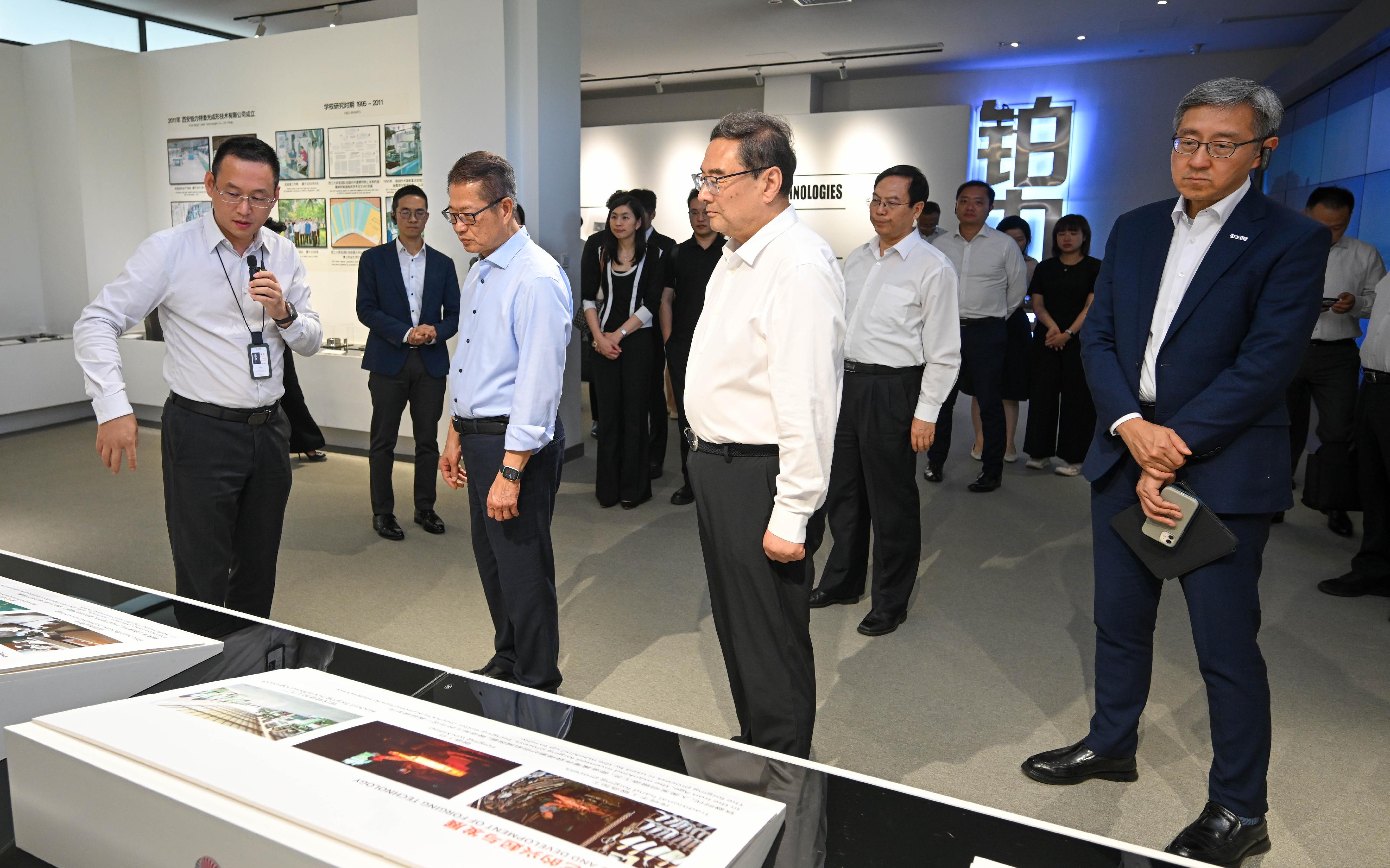The Financial Secretary, Mr Paul Chan, continued his visit to Xi'an today (June 26). Photo shows Mr Chan (second left), accompanied by Vice Chairman of the Shaanxi Provincial Committee of the Chinese People's Political Consultative Conference, Mr Zhang Xiaoguang (third left), visiting a strategic emerging industries enterprise of Xi&rsquo;an Hi-tech Industries Development Zone this afternoon.
