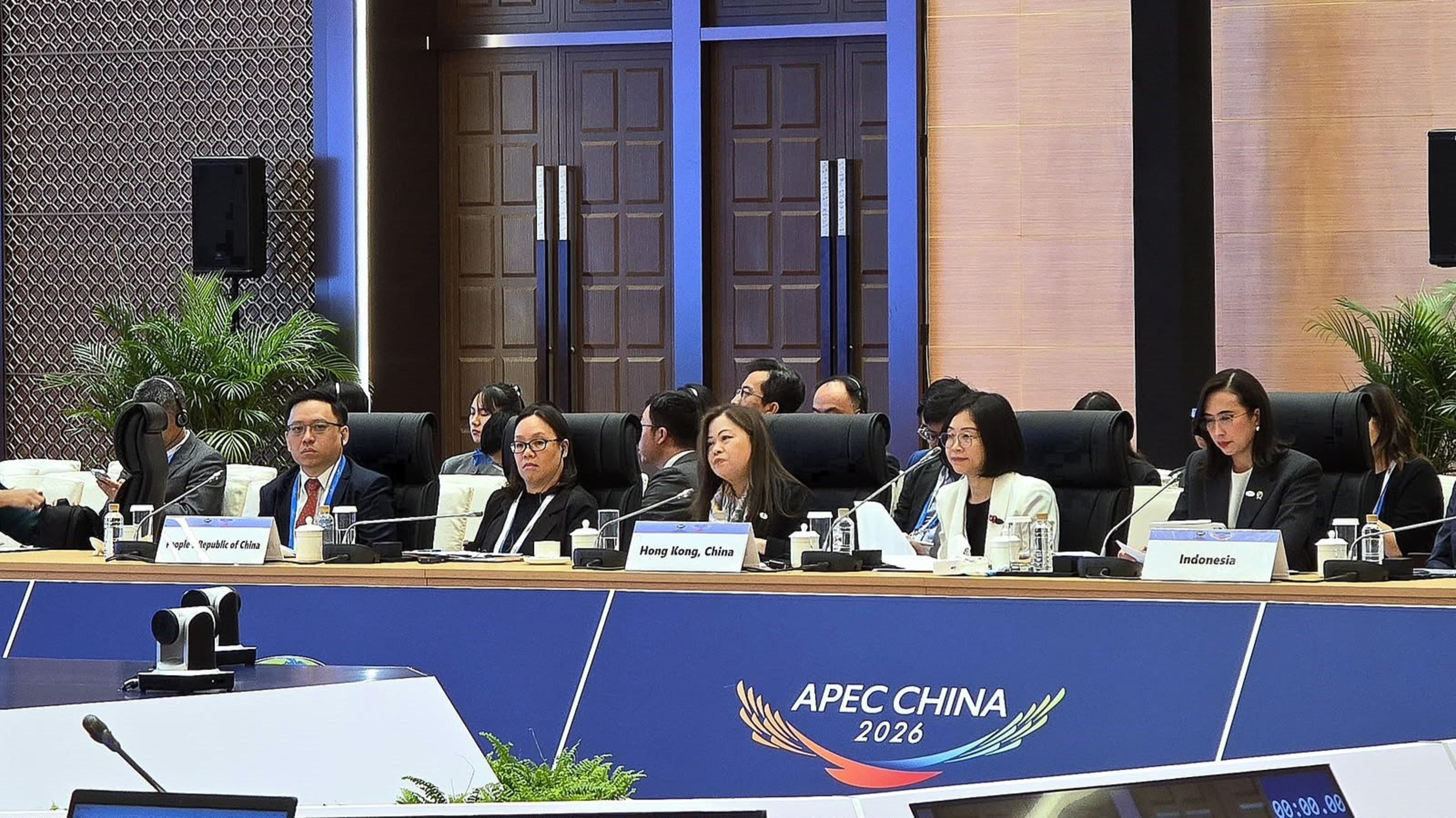 The Secretary for Culture, Sports and Tourism, Miss Rosanna Law (front row, centre), shared with other participants Hong Kong's strategic approach to integrating digital and intelligent technologies to drive economic growth in tourism at a discussion session at the 13th Asia-Pacific Economic Cooperation Tourism Ministerial Meeting in Macao today (June 27).