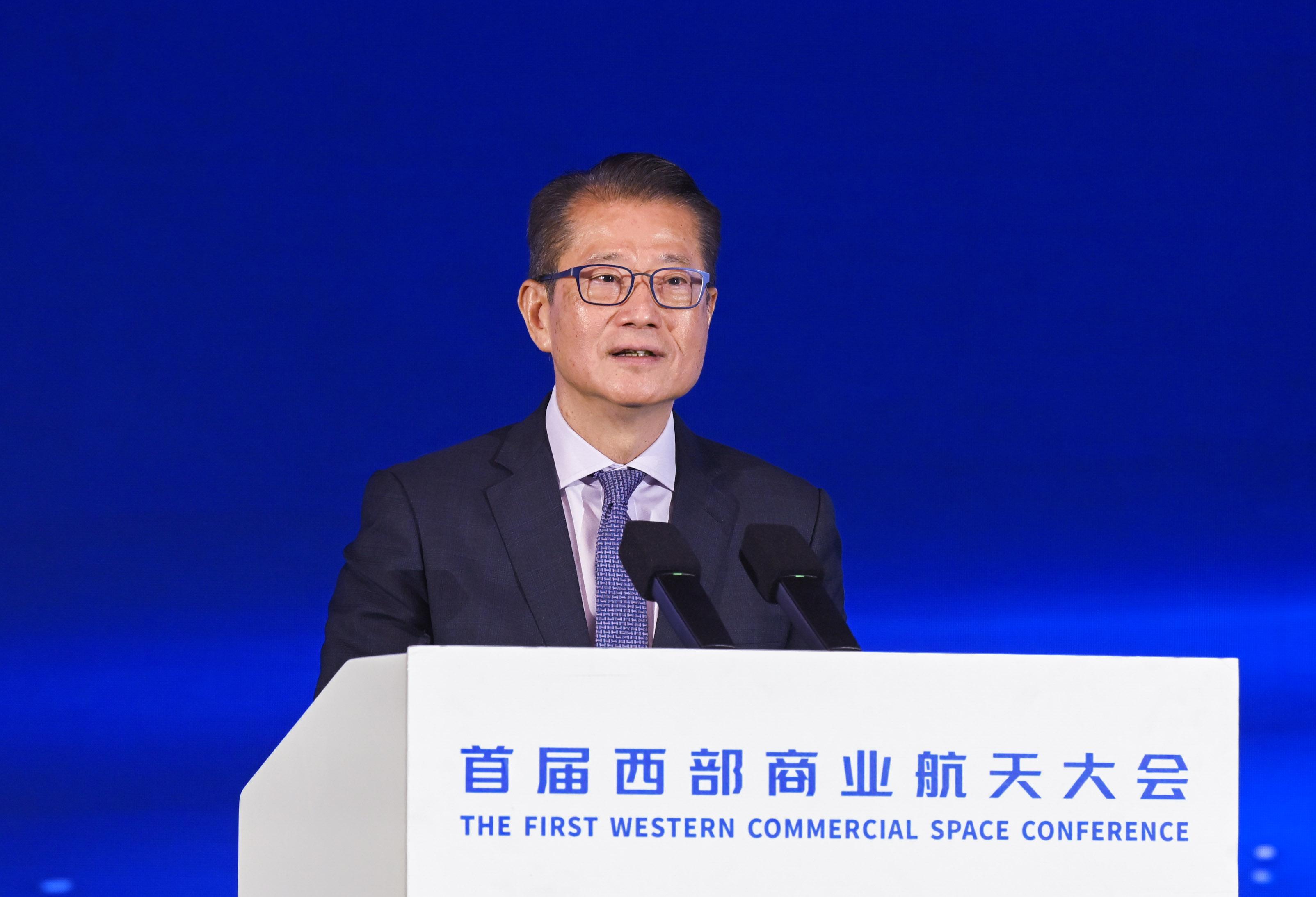 The Financial Secretary, Mr Paul Chan, attended the First Western Commercial Space Conference in Xi&rsquo;an today (June 27). Photo shows Mr Chan delivering a speech at the conference.