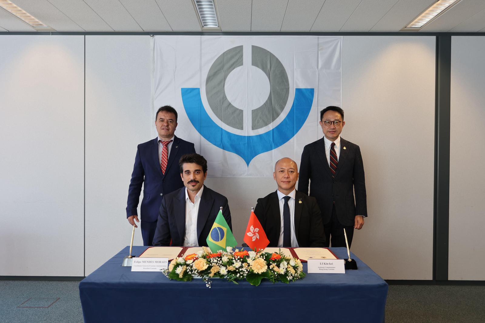 The Commissioner of Customs and Excise, Mr Chan Tsz-tat, from June 22 to yesterday (June 27), led a delegation to attend the 94th Session of the Policy Commission and the 147th/148th Customs Co-operation Council Sessions of the World Customs Organization (WCO) in Brussels, Belgium. Photo shows the Assistant Commissioner (WCO) of Customs and Excise, Mr Li Kin-kei (front row, right), signing the Authorized Economic Operator Mutual Recognition Arrangement Action Plan with the Coordinator-General of Customs Administration of the Special Secretariat of the Federal Revenue of Brazil, Mr Felipe Mendes Moraes (front row, left) yesterday.