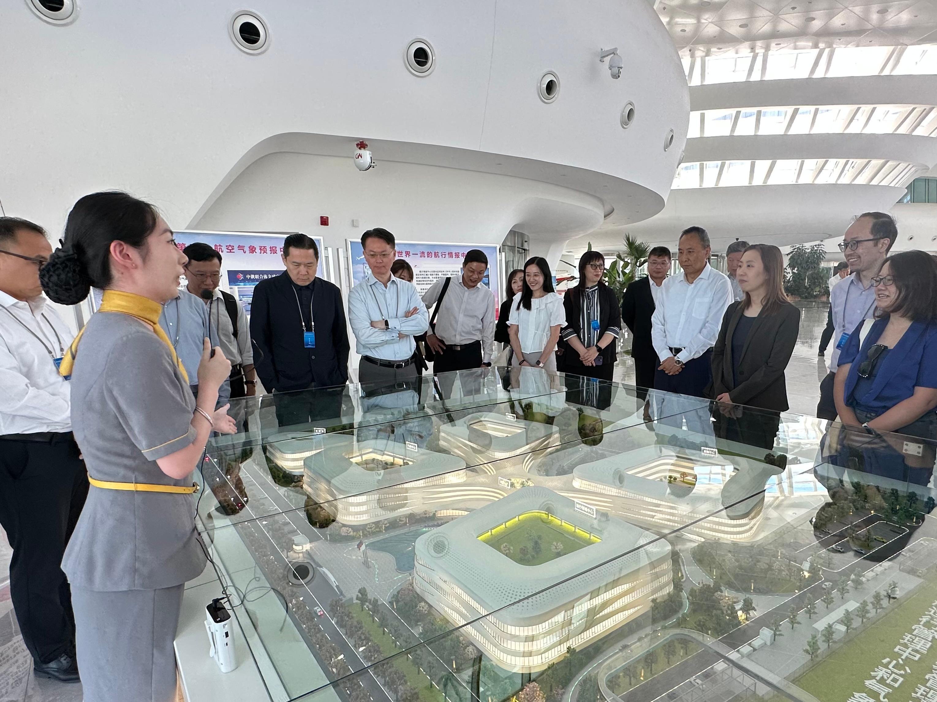 The National Studies and Visit Program for the management personnel of the Civil Aviation Department and Hong Kong's aviation industry concluded today (June 28). Photo shows participants visiting the trio of the Civil Aviation Administration of China (CAAC) (namely the Operation Management Centre, Aviation Meteorological Centre and Aeronautical Information Service Centre). The Director-General of the Air Traffic Management Bureau of the CAAC, Mr Miao Xuan (fourth right) was also present to offer guidance.