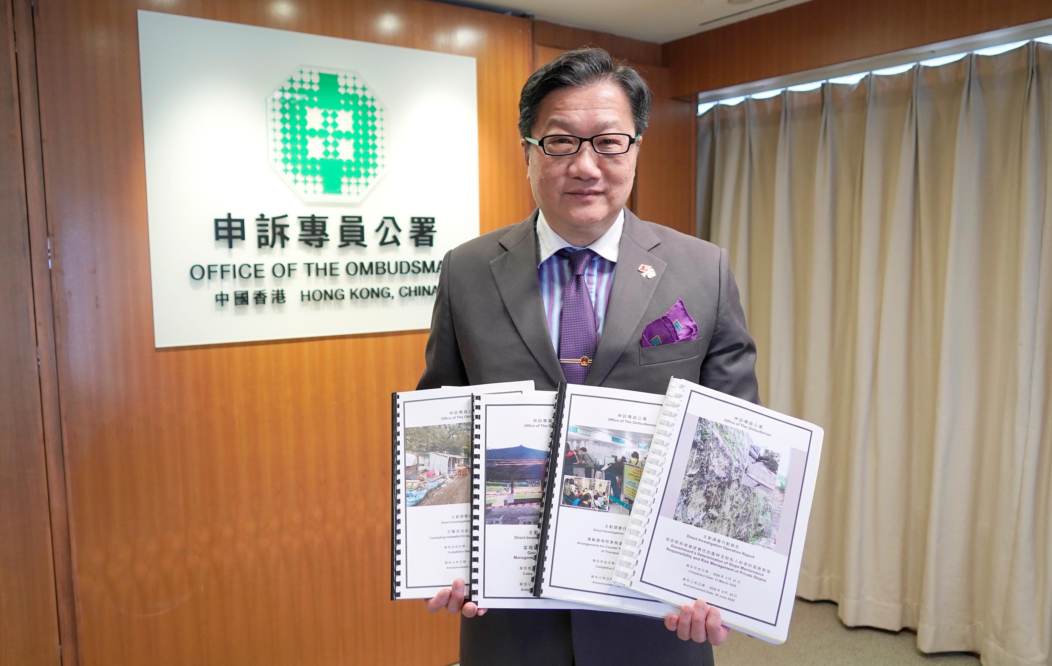 申訴專員陳積志今日（六月二十九日）公布四項主動調查行動報告，包括政府對斜坡維修責任的鑑辨及對私人斜坡的風險管理、郊區設施的管理、運輸署牌照事務處的櫃位服務安排，以及打擊非法佔用政府土地，並提出合共127項改善建議。
