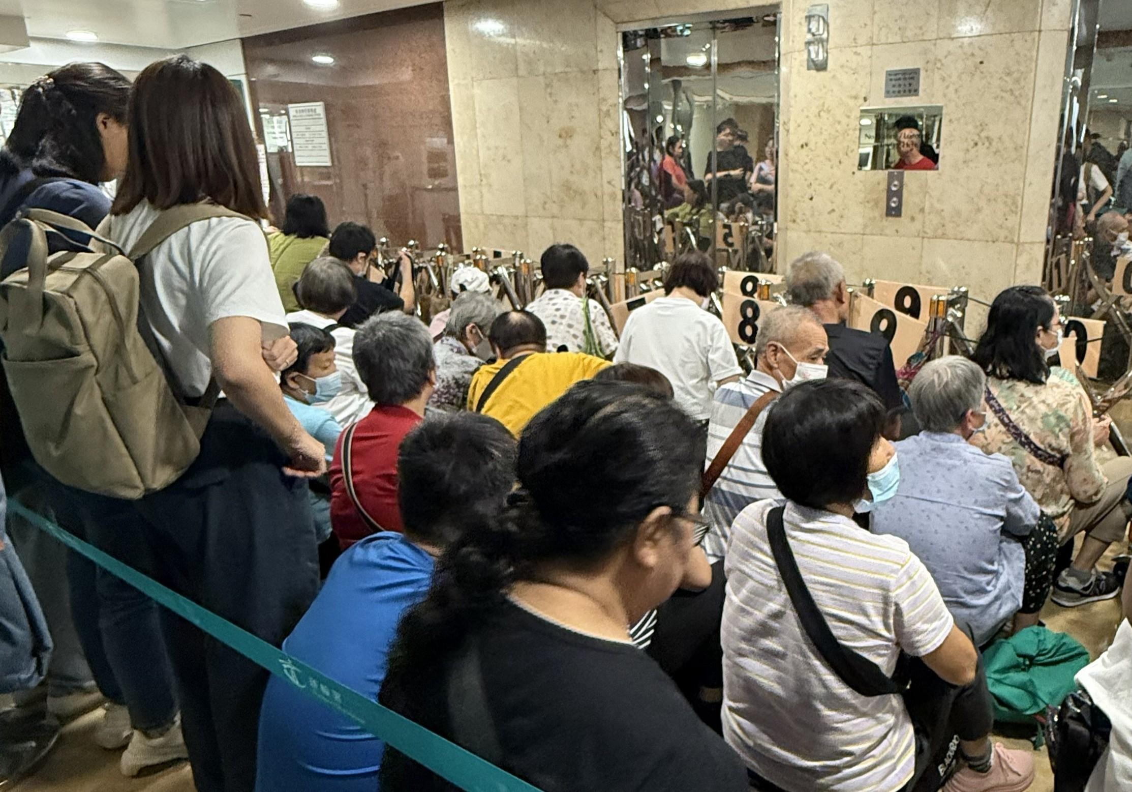 The Office of The Ombudsman today (June 29) announced the results of a direct investigation operation into the arrangements for counter services at Licensing Offices of the Transport Department.