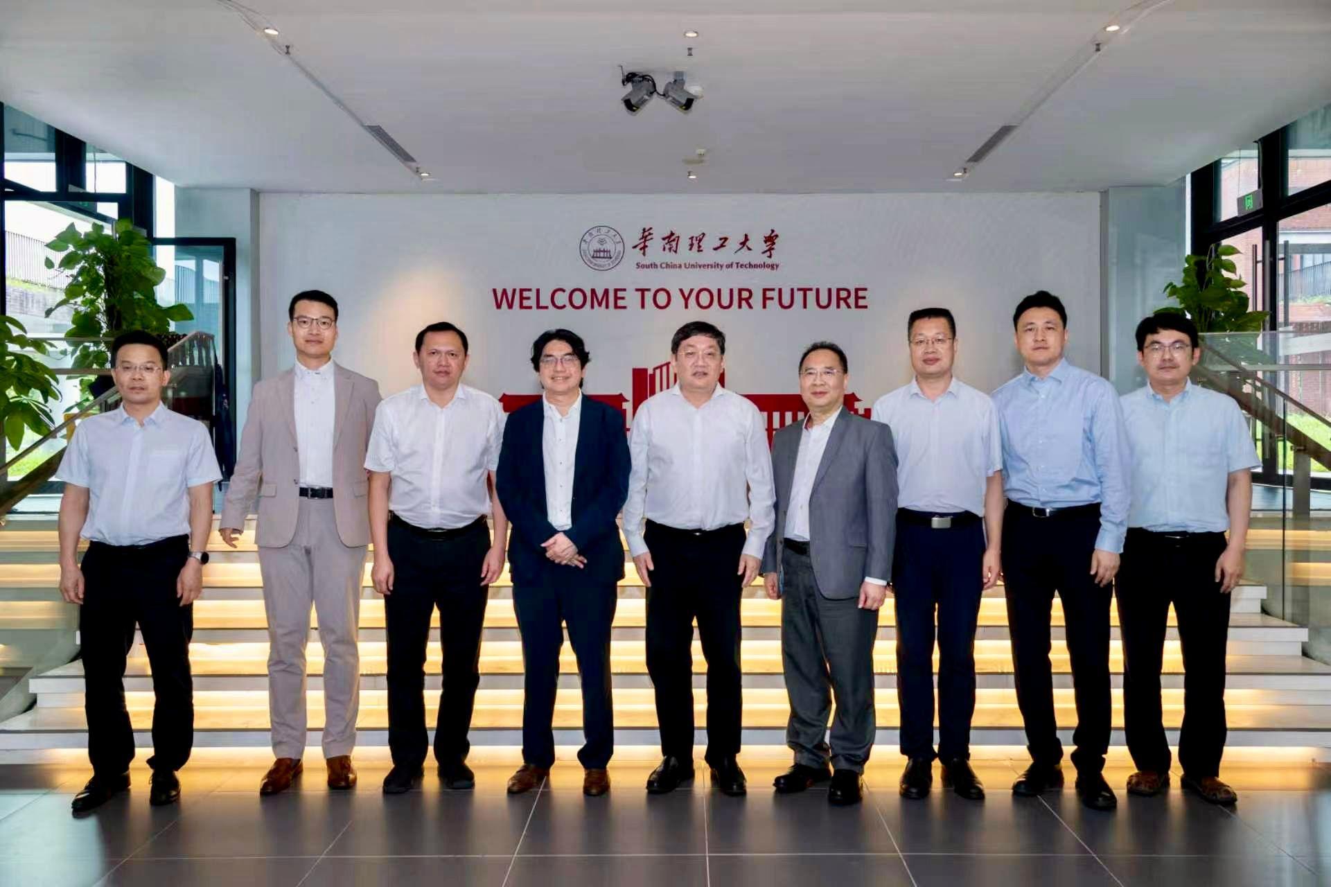 The Water Supplies Department (WSD) and the South China University of Technology (SCUT) signed a two-year Memorandum of Understanding in Guangzhou today (June 29).  Photo shows the Director of Water Supplies, Mr Roger Wong (fourth left), the Chancellor of the SCUT, Professor Tang Hongwu (fifth left), Vice-President of the SCUT Professor Lin Yiwen (third left) and other representatives of the WSD and the SCUT.