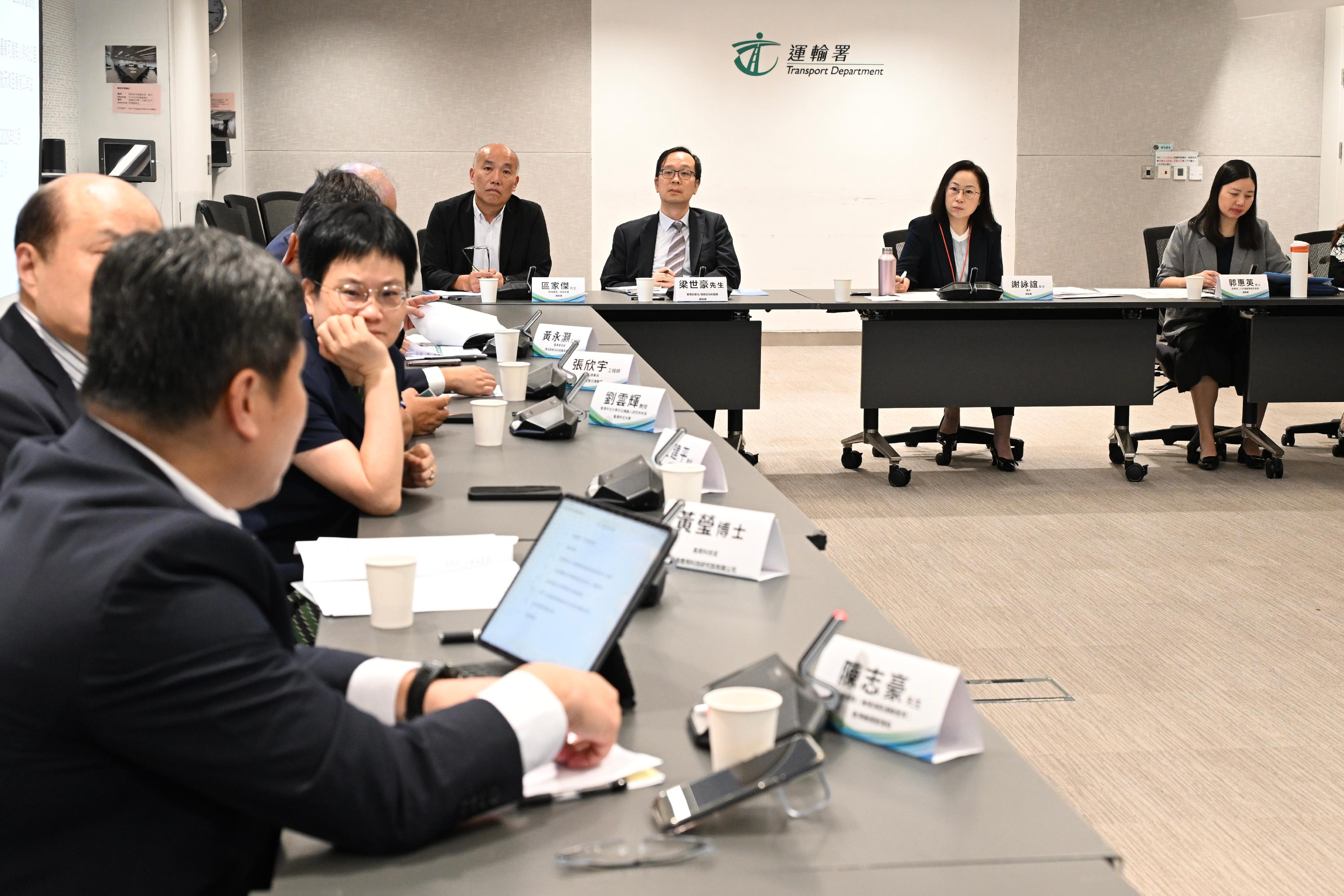 The Commissioner for Transport, Miss Winnie Tse (second right), today (June 29) chaired the second meeting of the Autonomous Vehicle Applications Promotion Working Group, bringing together experts, industry stakeholders and interdepartmental representatives to continue advancing the transition of autonomous vehicle technology from the research and development testing phase to actual operation.