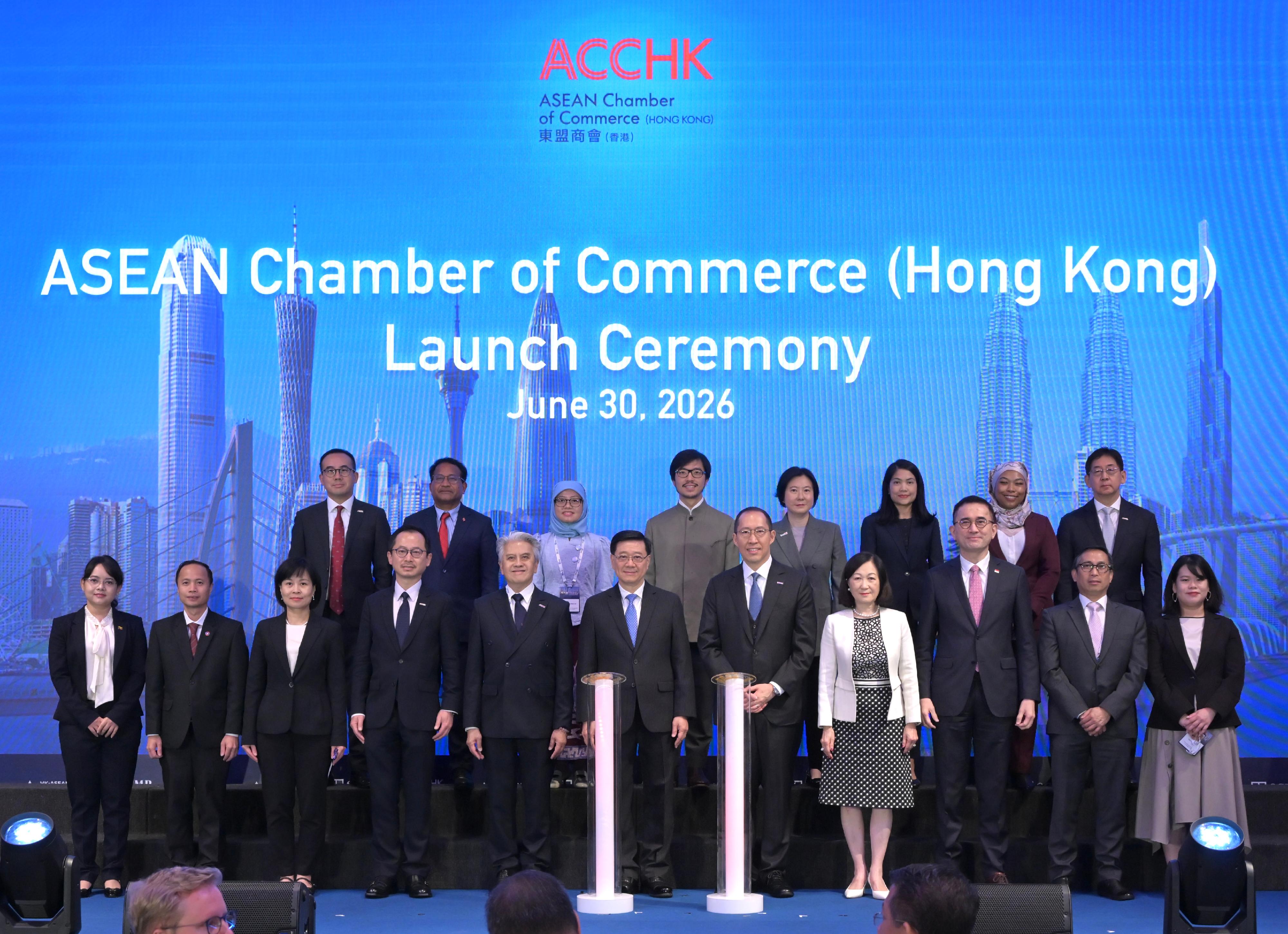The Chief Executive, Mr John Lee, attended the South China Morning Post GBA-ASEAN Summit 2026 today (June 30).  Photo shows Mr Lee (front row, centre); the Chairman of the Hong Kong-ASEAN Foundation, Dr Daryl Ng (front row, fifth right), and other guests officiating at the ceremony.