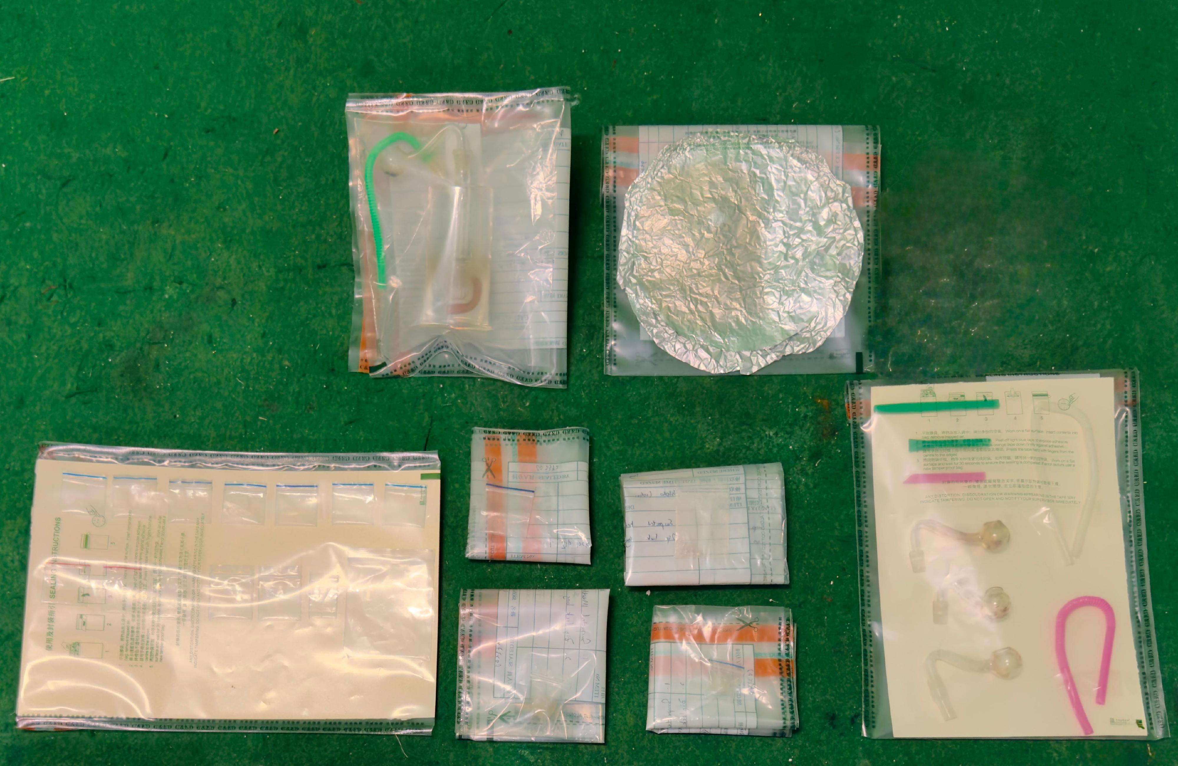 Hong Kong Customs yesterday (June 29) seized a total of about 5 kilograms of suspected cocaine, 3.5 grams of suspected methamphetamine, 0.3g of suspected heroin and small amount of drug-inhaling apparatus with a total estimated market value of around $4 million at Hong Kong International Airport, Tai Kok Tsui and Tung Chung. Photo shows the suspected methamphetamine, suspected heroin and the drug-inhaling apparatus seized.