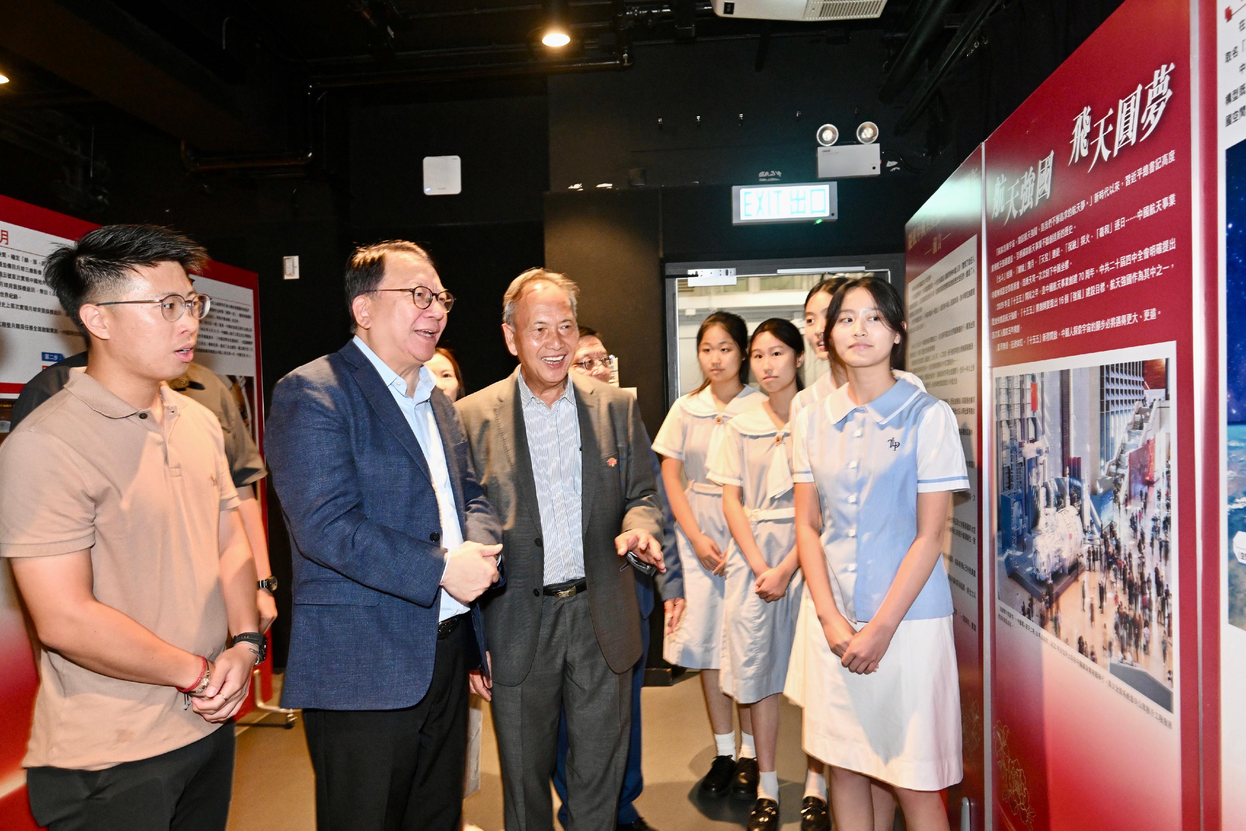 政務司司長陳國基今日（七月三日）出席大埔區慶祝中國共產黨成立105周年電影欣賞會暨座談會。圖示陳國基（左二）參觀展板。