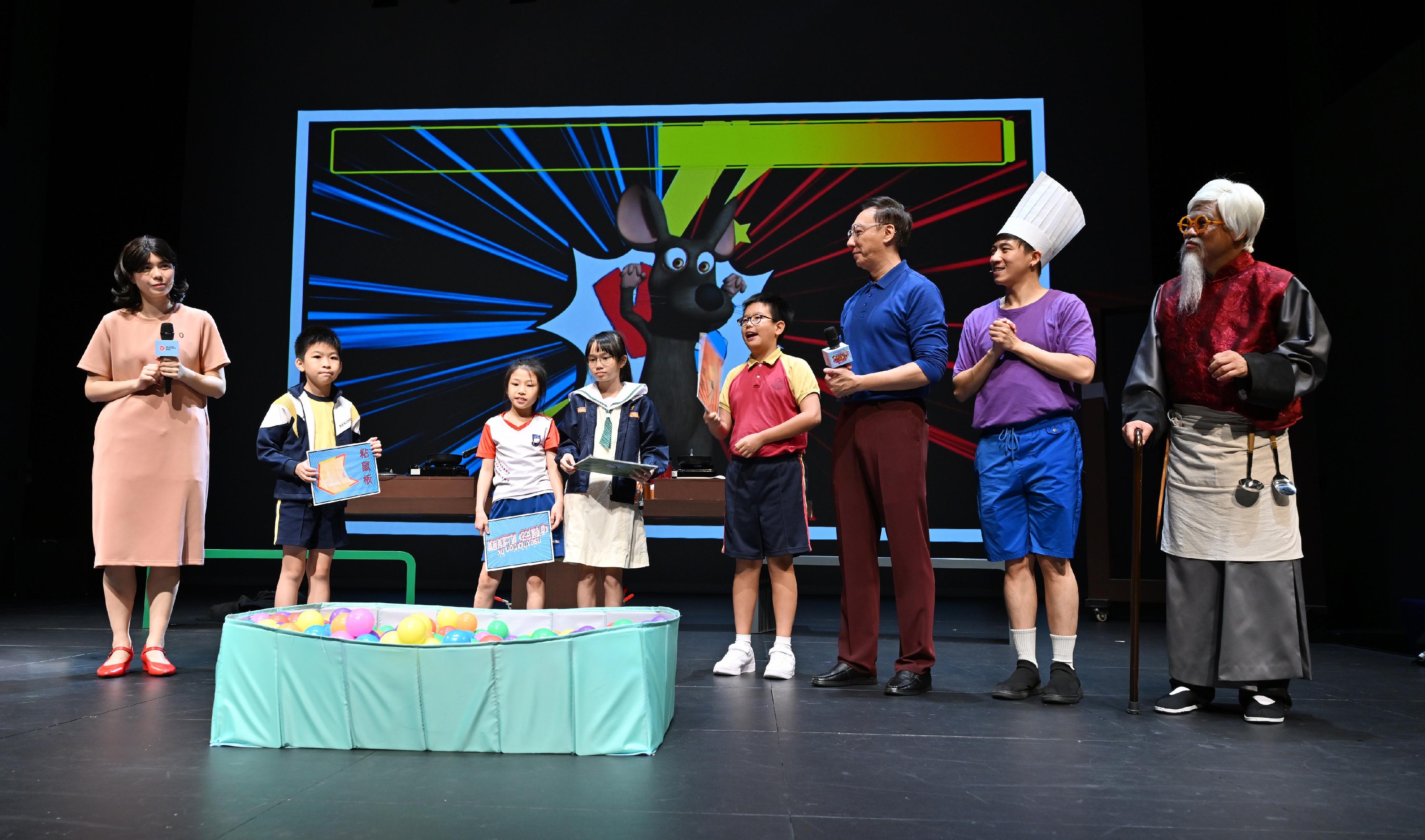 The Security Bureau today (July 3) held the launch ceremony and staging of "The 6th Anniversary of the promulgation and implementation of the Hong Kong National Security Law Security Bureau presents: National Security Interactive Drama - 'Community Chef Challenge: Security Brings Prosperity'". Photo shows audience members actively participating in the interactive session.