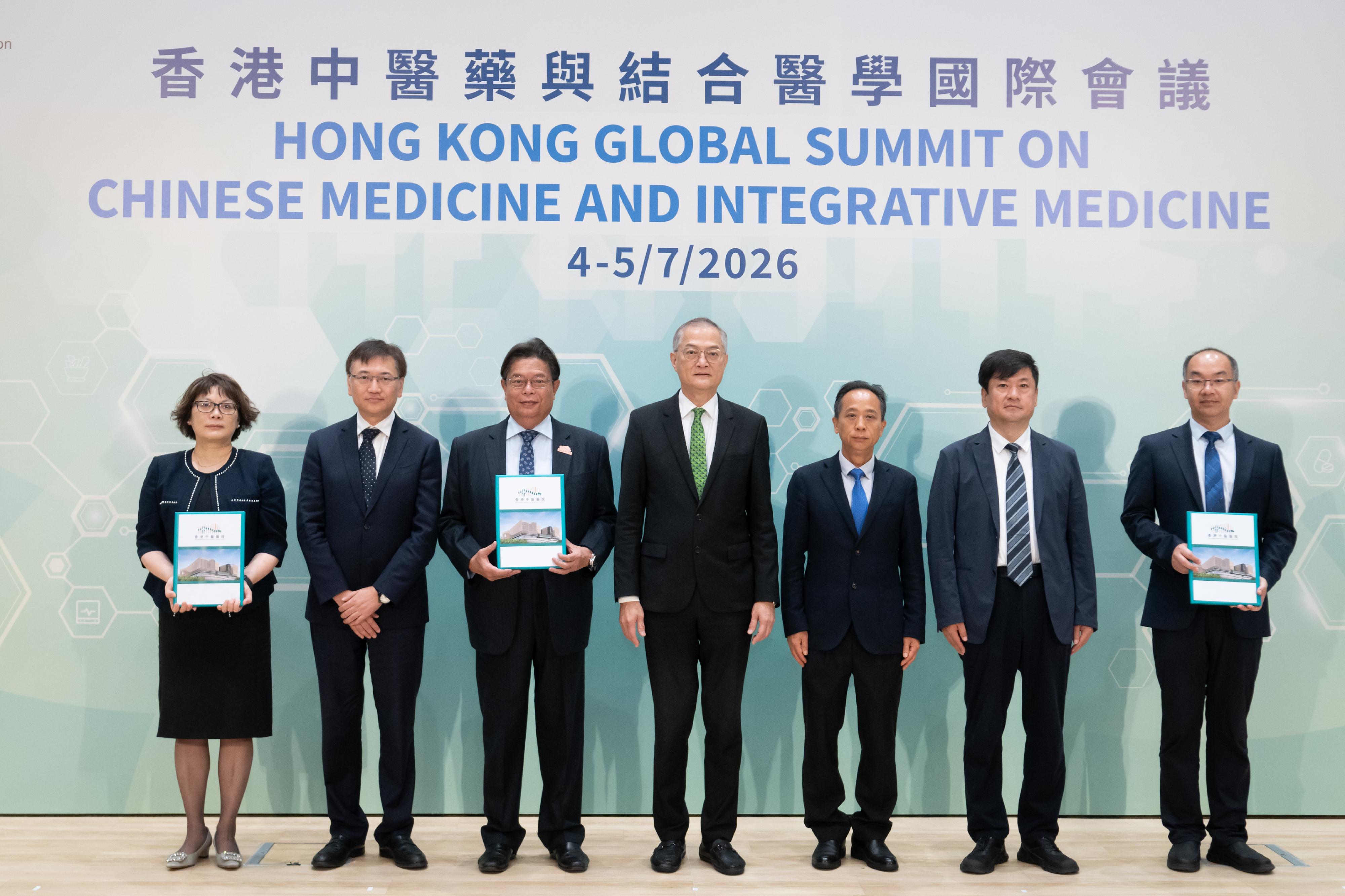 The Chinese Medicine Hospital of Hong Kong (CMHHK) established strategic collaboration agreements with Chinese medicine hospitals in Shanghai Municipality and Henan Province during the Hong Kong Global Summit on Chinese Medicine and Integrative Medicine. Photo shows the Secretary for Health, Professor Lo Chung-mau (centre); the Responsible Person of the Social Development Department of the Liaison Office of the Central People’s Government in the Hong Kong Special Administrative Region, Mr Ye Shuiqiu (third right); Second-level Inspector of the Shanghai Municipal Health Commission Mr Liu Hua (second left); Second-level Inspector of the Henan Provincial Health Commission Mr Zhang Jianfeng (second right); the Chairperson of the Board of Directors of CMHHK Operator, Mr Wong Kwai-huen (third left); the Deputy Secretary of the Party Committee and the President of the Longhua Hospital Affiliated to Shanghai University of Traditional Chinese Medicine, Professor Chen Xinlin (first left), and the President of the First Affiliated Hospital of Henan University of Chinese Medicine, Professor Wang Haifeng (first right), at the opening ceremony today (July 4).